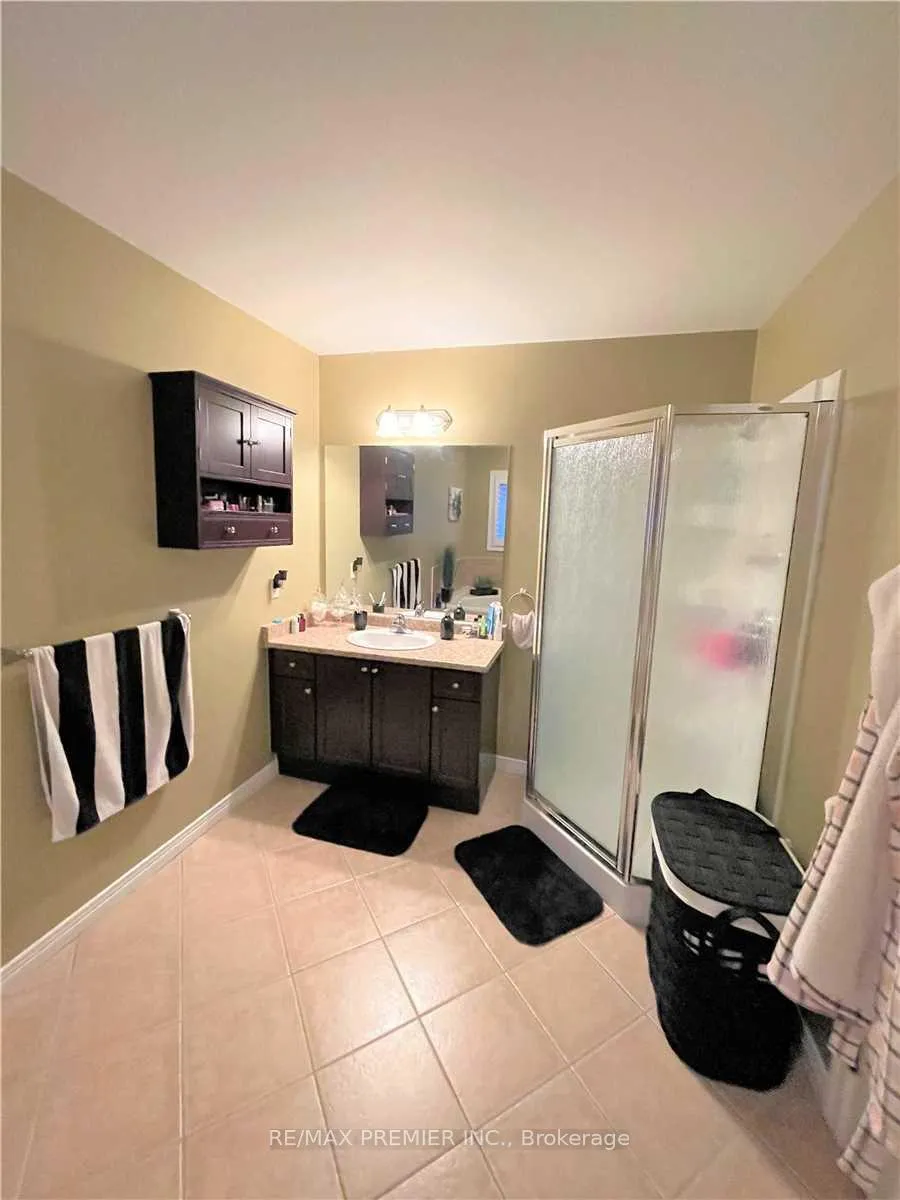 Photo 15 of 88 Sundance Crescent, Hamilton, Stoney Creek — HOMEH