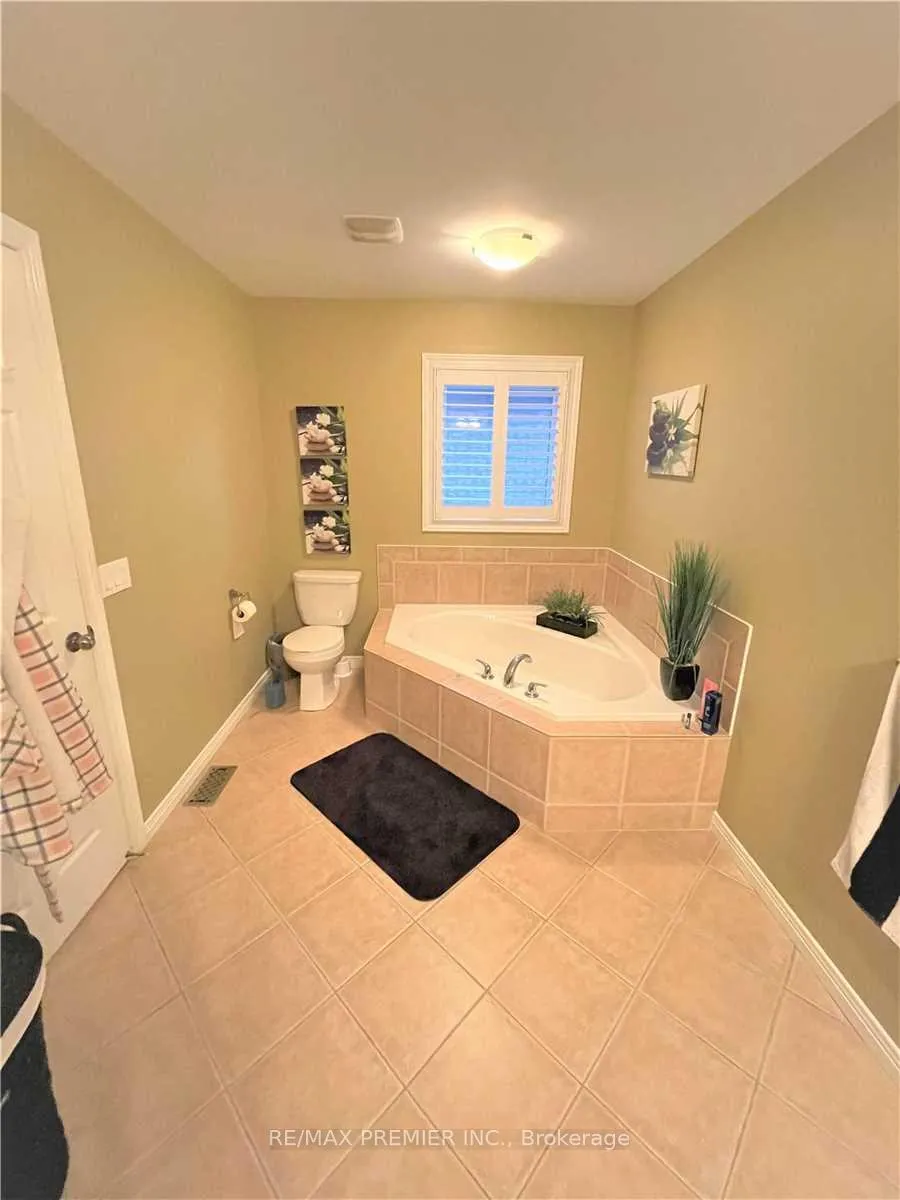 Photo 16 of 88 Sundance Crescent, Hamilton, Stoney Creek — HOMEH