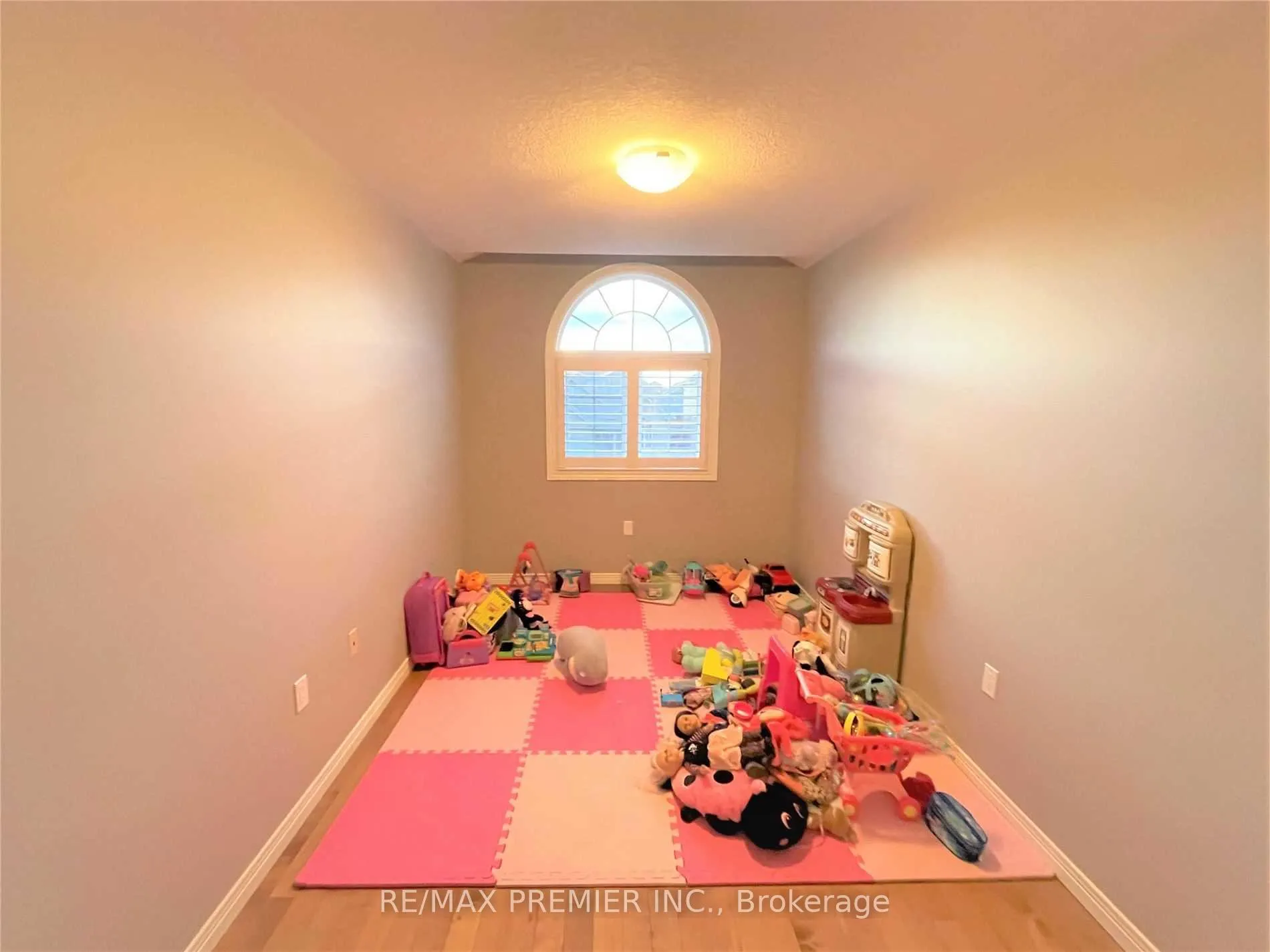 Photo 23 of 88 Sundance Crescent, Hamilton, Stoney Creek — HOMEH