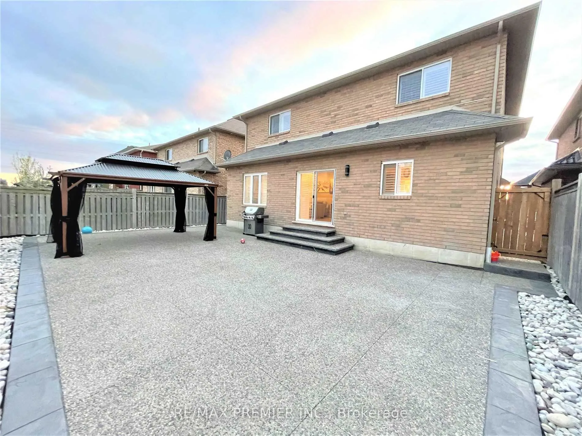 Photo 27 of 88 Sundance Crescent, Hamilton, Stoney Creek — HOMEH