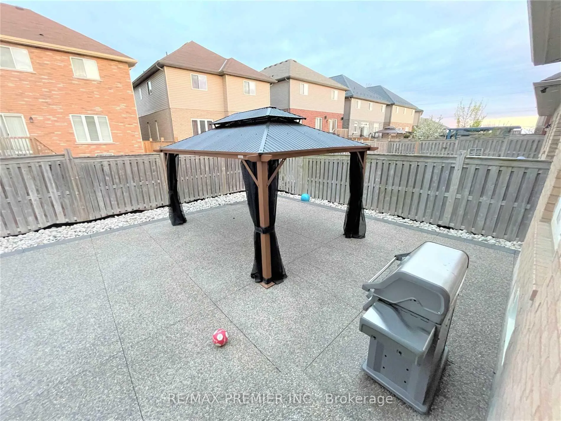 Photo 28 of 88 Sundance Crescent, Hamilton, Stoney Creek — HOMEH