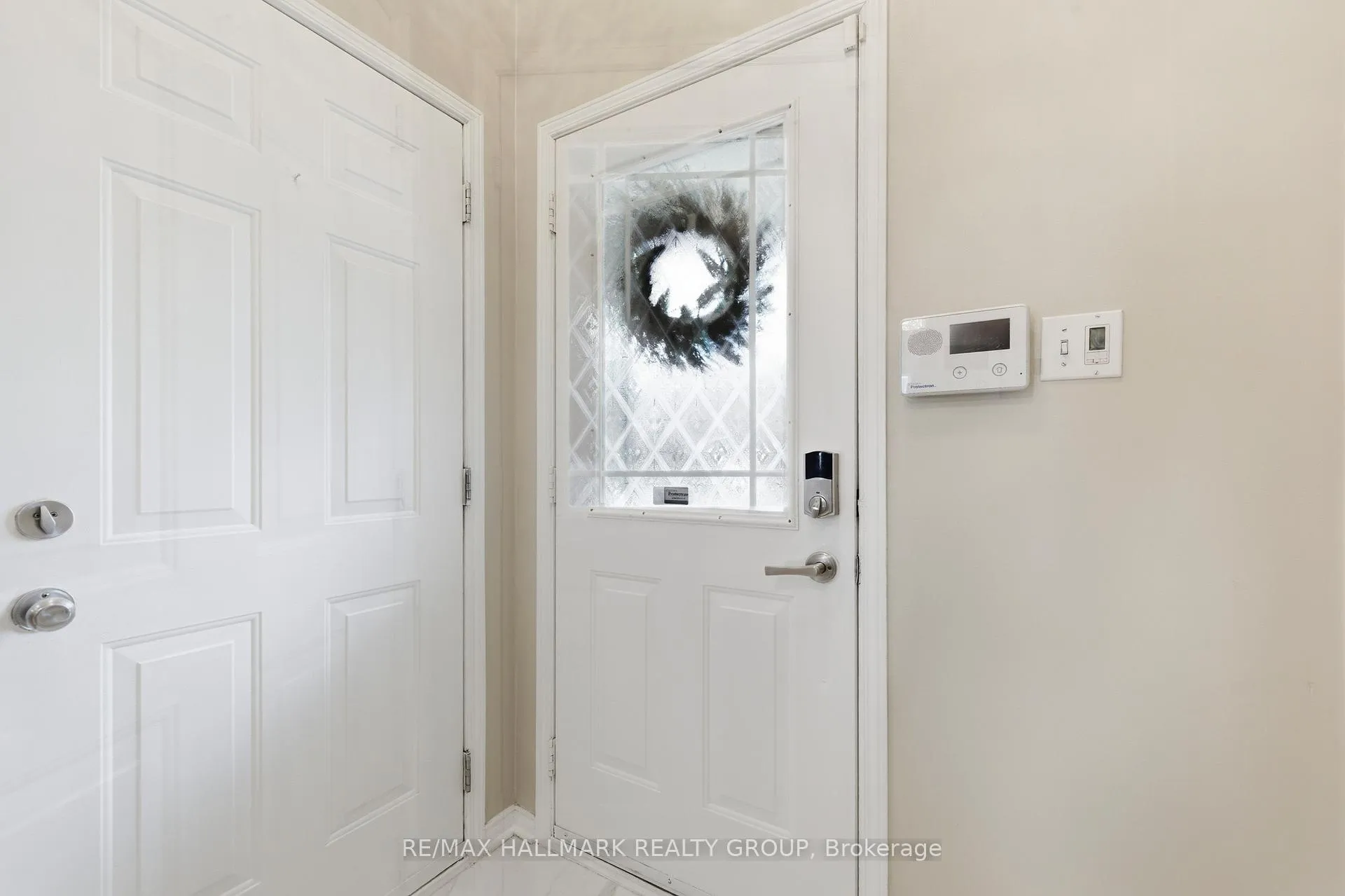 Photo 3 of 2208 Brockstone Crescent, Ottawa, Avalon East — HOMEH