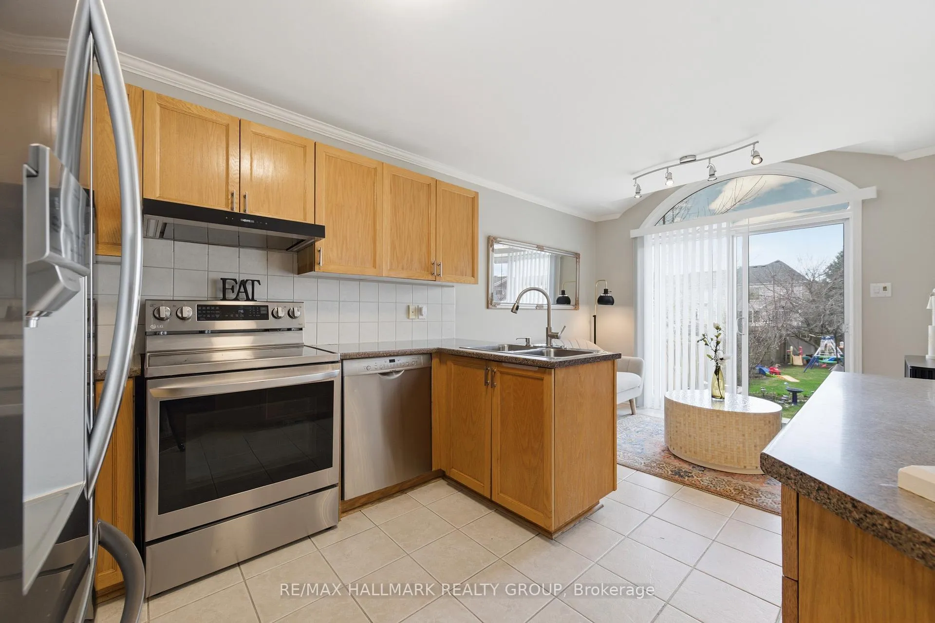 Photo 12 of 2208 Brockstone Crescent, Ottawa, Avalon East — HOMEH