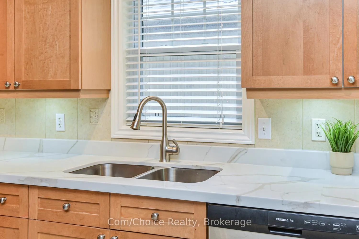 Photo 9 of 1060 Beach Boulevard, Hamilton, Hamilton Beach — HOMEH