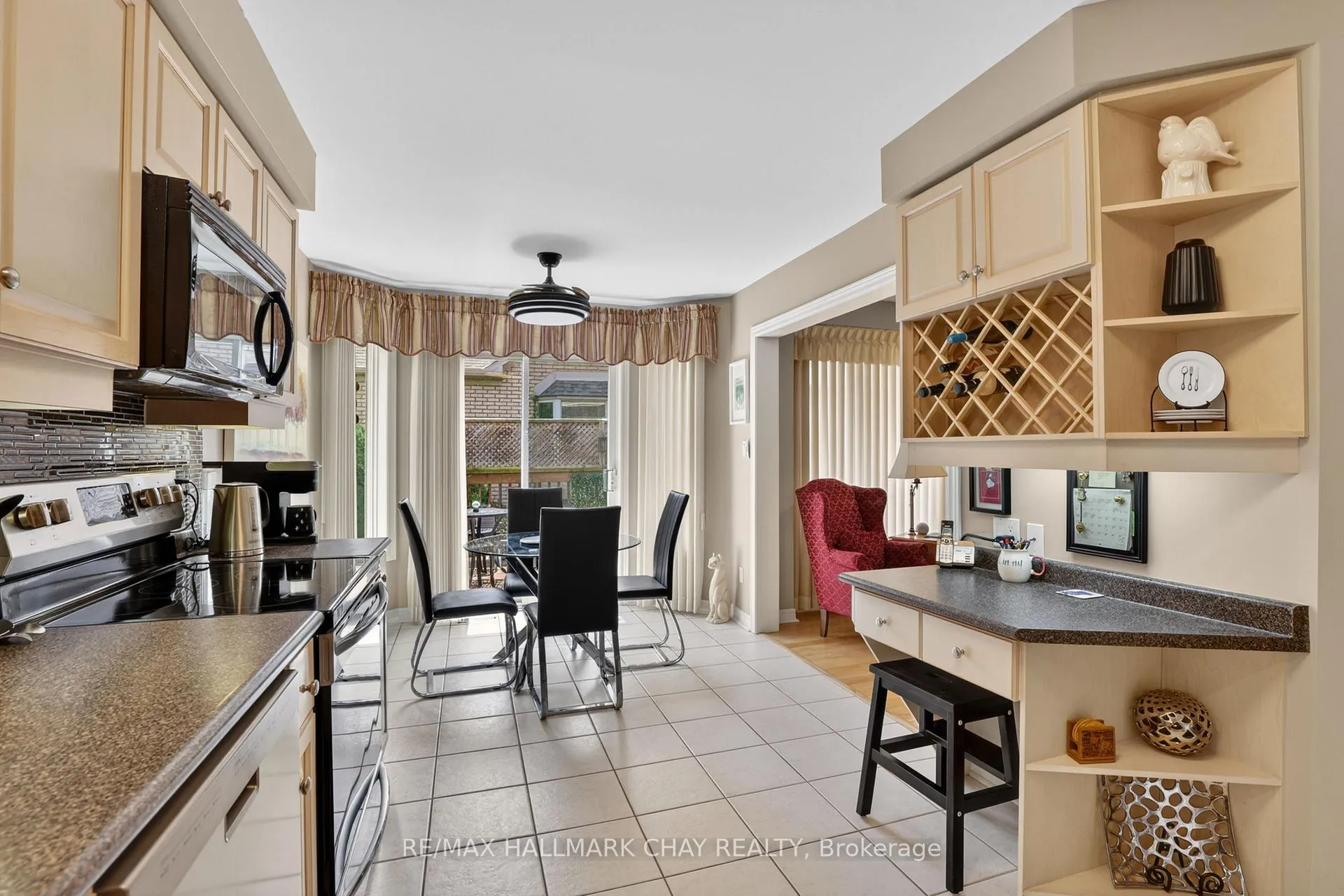 Photo 8 of 21 Briar Gate Way, New Tecumseth, Rural New Tecumseth — HOMEH