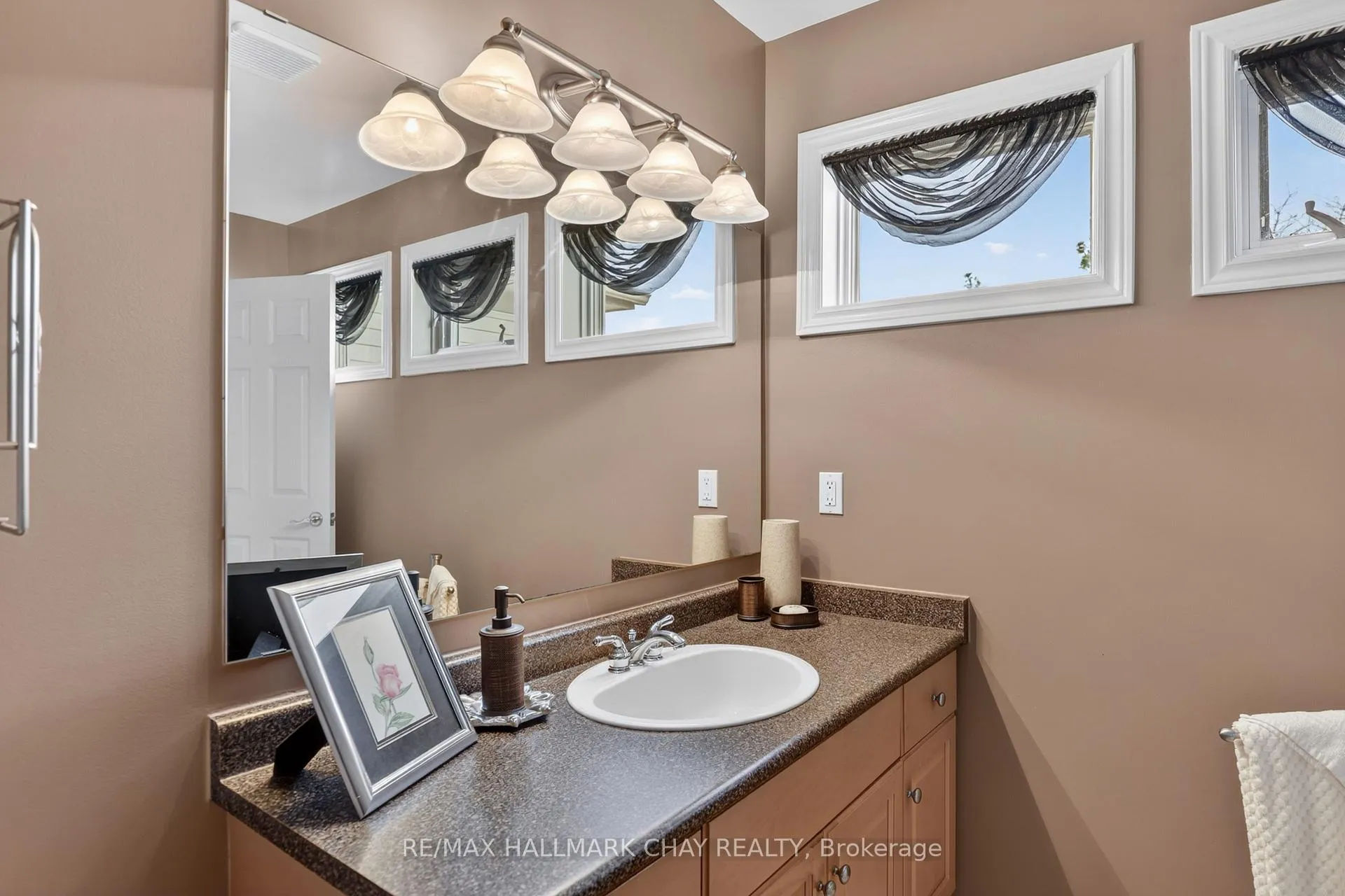 Photo 24 of 21 Briar Gate Way, New Tecumseth, Rural New Tecumseth — HOMEH