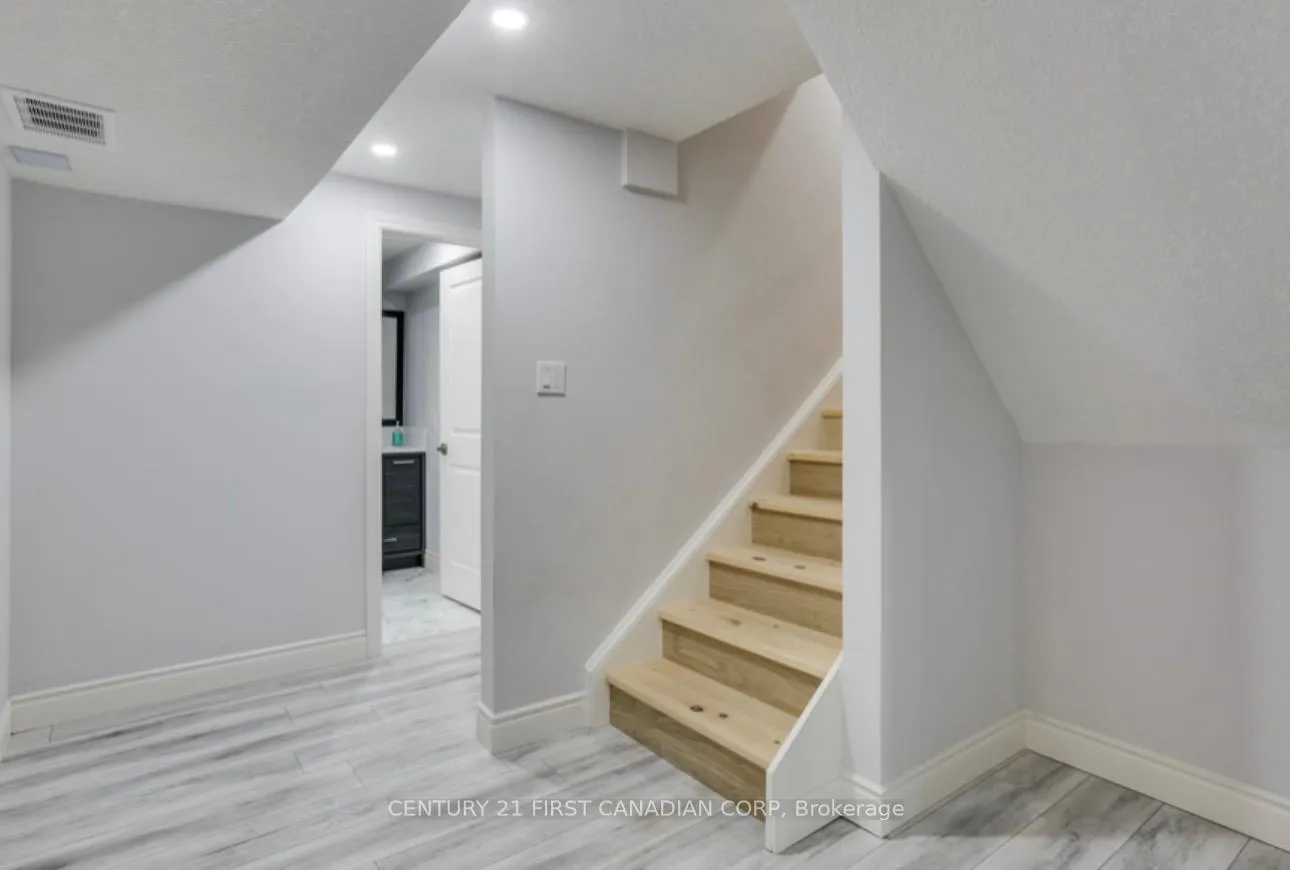 Photo 2 of Unit LOWER, 3194 Morgan Avenue, London, South W — HOMEH