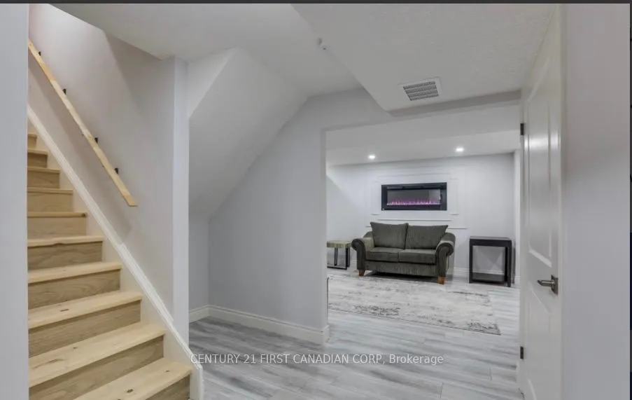 Photo 3 of Unit LOWER, 3194 Morgan Avenue, London, South W — HOMEH