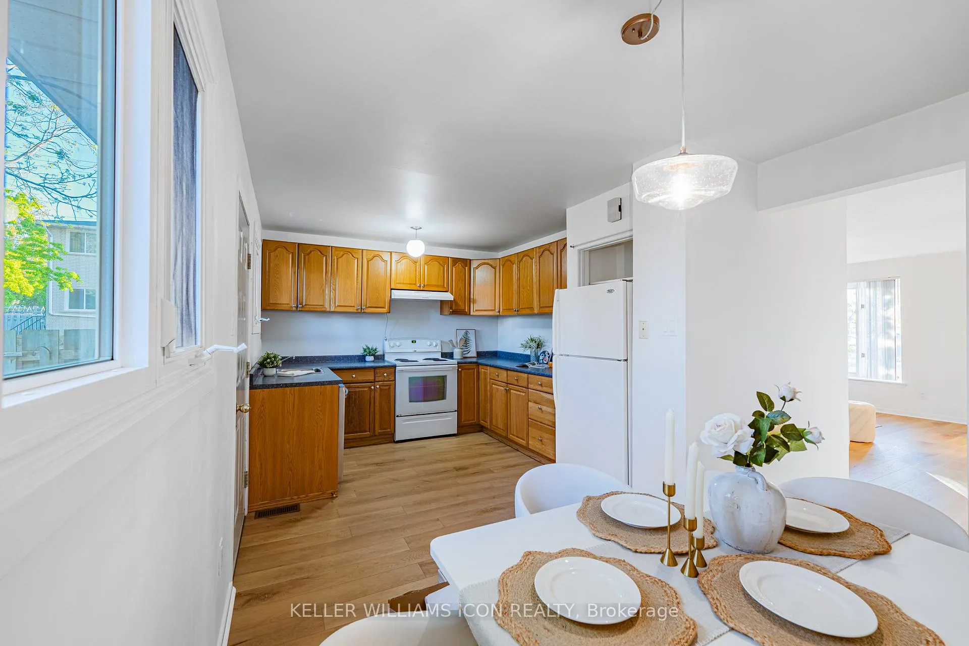 Photo 7 of 968 Meadowlands Drive, Ottawa, Carleton Heights — HOMEH