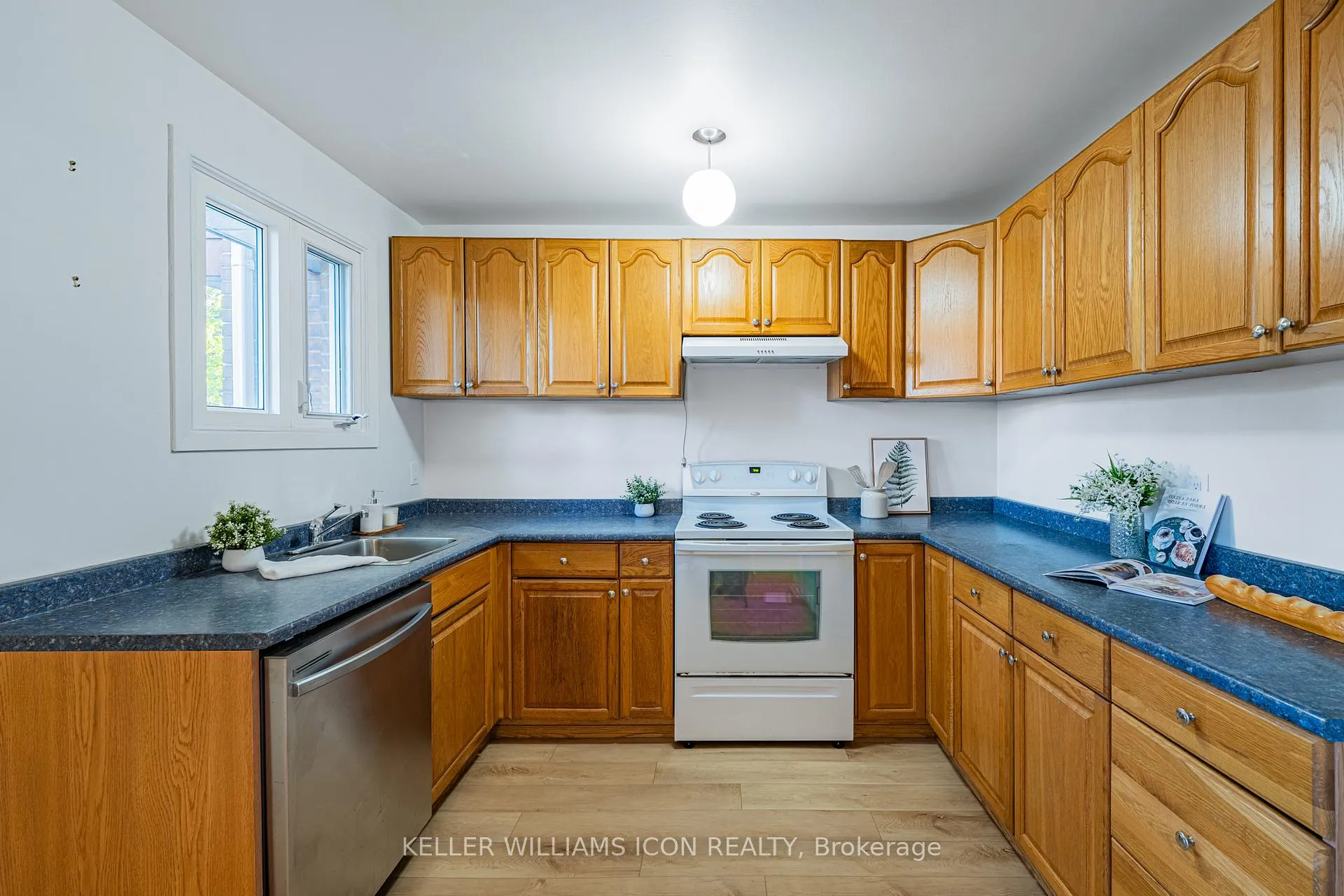 Photo 9 of 968 Meadowlands Drive, Ottawa, Carleton Heights — HOMEH