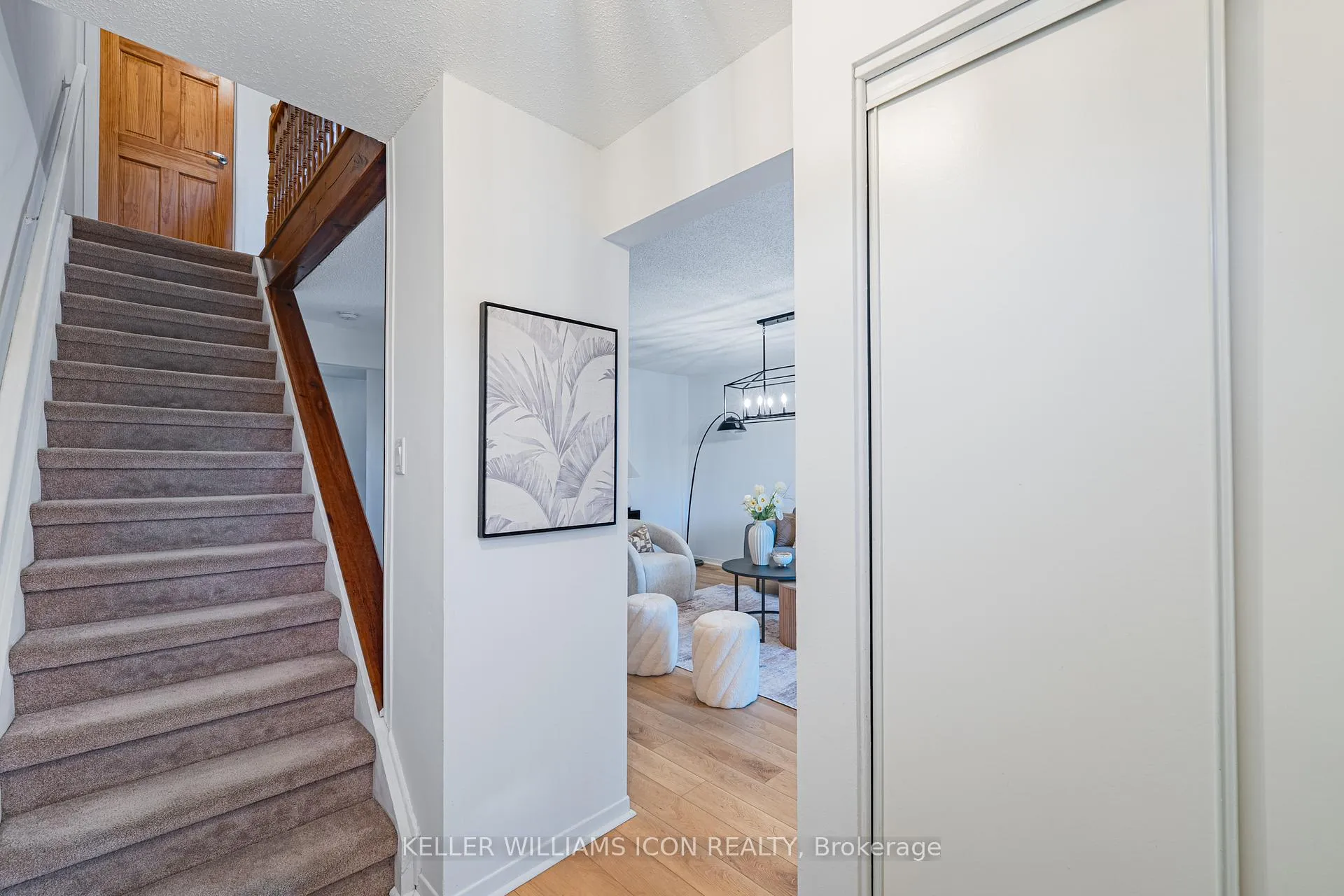 Photo 11 of 968 Meadowlands Drive, Ottawa, Carleton Heights — HOMEH
