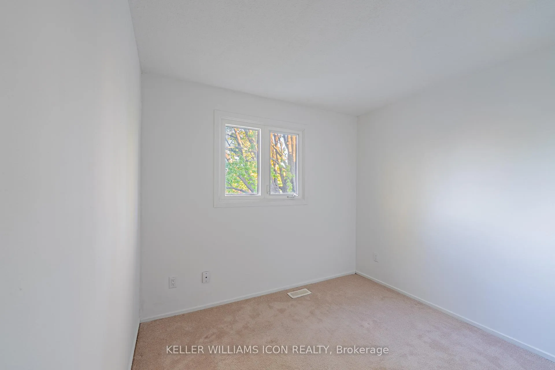 Photo 13 of 968 Meadowlands Drive, Ottawa, Carleton Heights — HOMEH