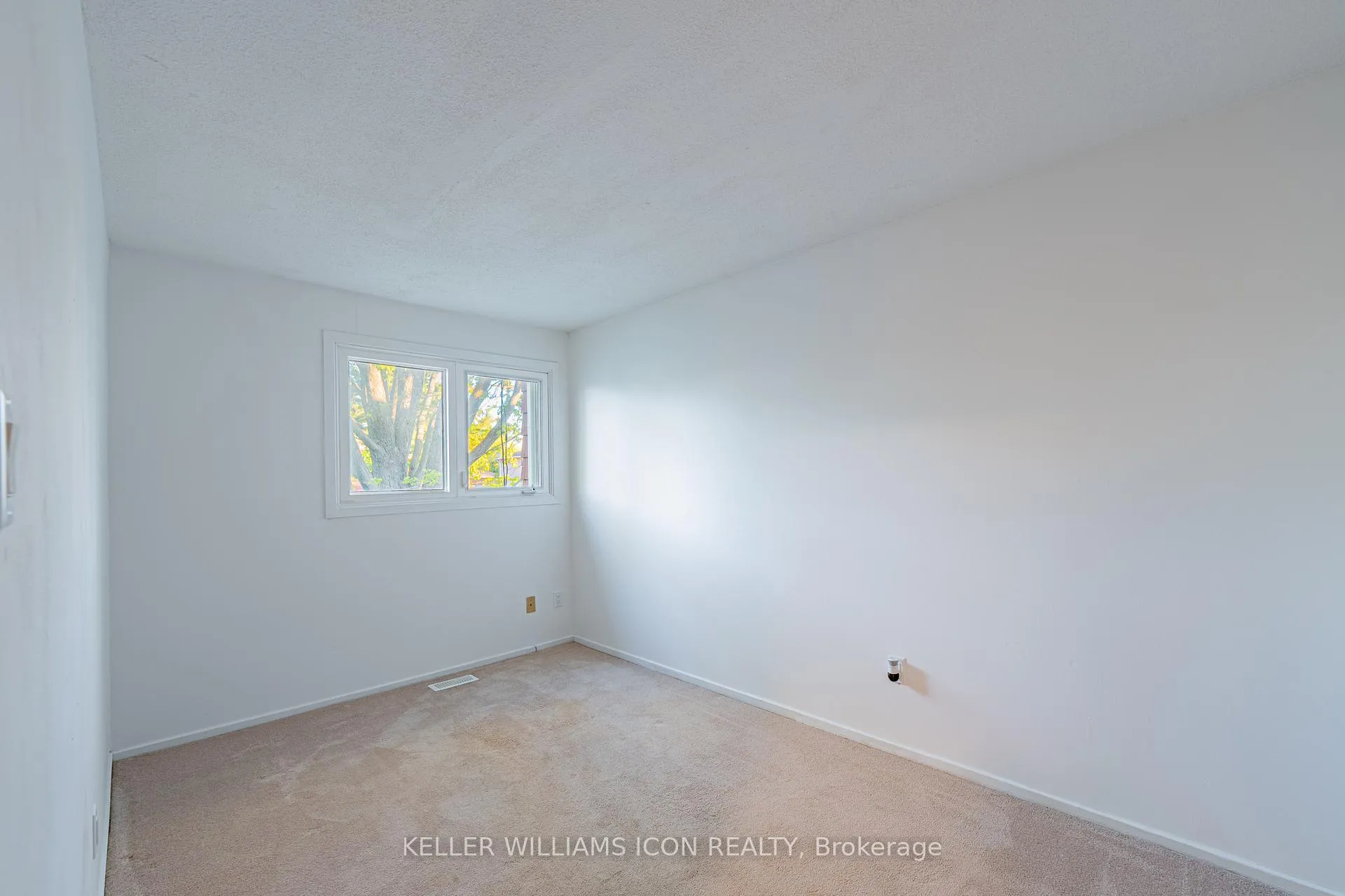 Photo 15 of 968 Meadowlands Drive, Ottawa, Carleton Heights — HOMEH