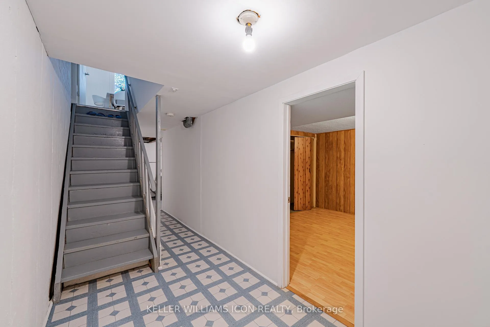 Photo 20 of 968 Meadowlands Drive, Ottawa, Carleton Heights — HOMEH