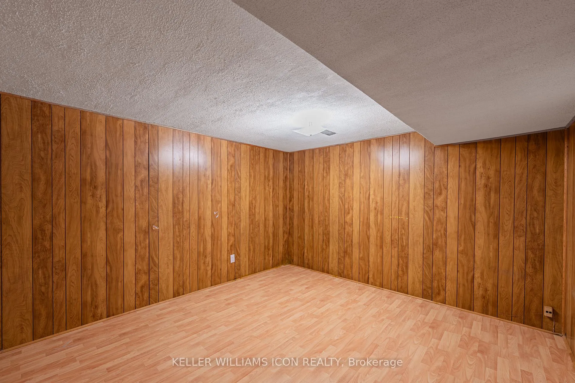 Photo 22 of 968 Meadowlands Drive, Ottawa, Carleton Heights — HOMEH