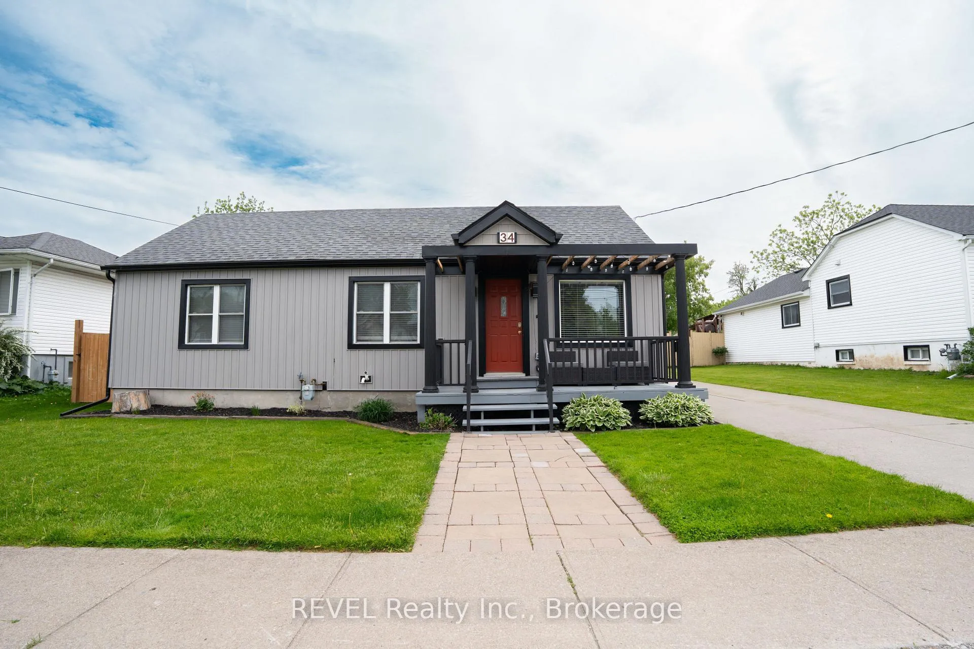 Photo 1 of 34 Bloomfield Avenue, St. Catharines, Secord Woods — HOMEH