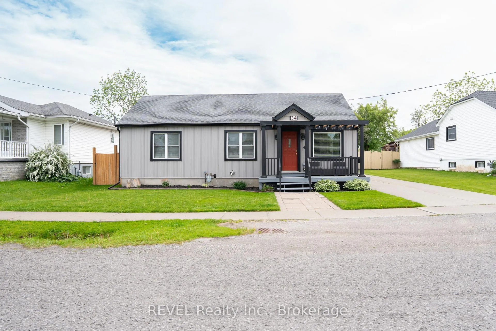 Photo 2 of 34 Bloomfield Avenue, St. Catharines, Secord Woods — HOMEH