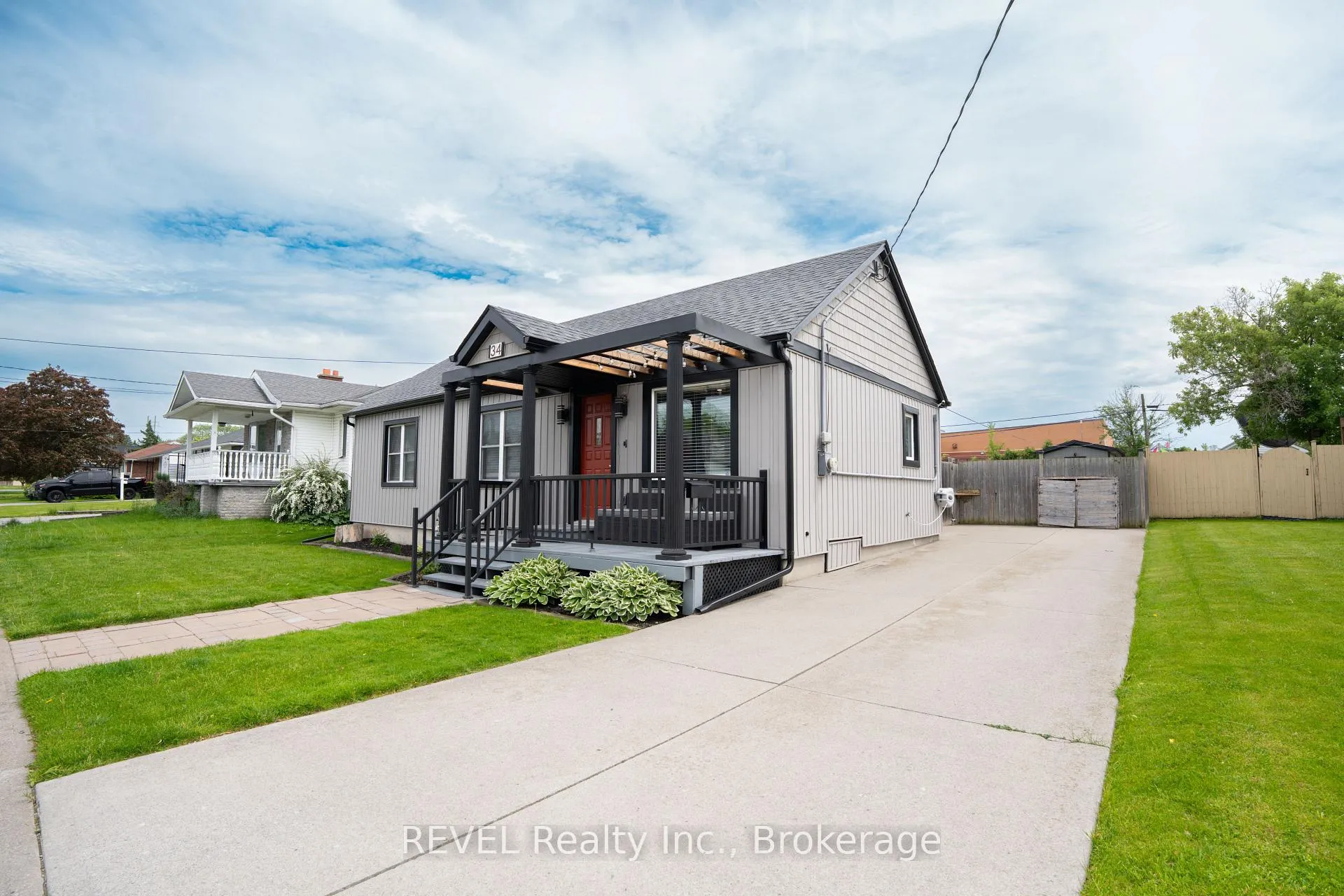 Photo 3 of 34 Bloomfield Avenue, St. Catharines, Secord Woods — HOMEH
