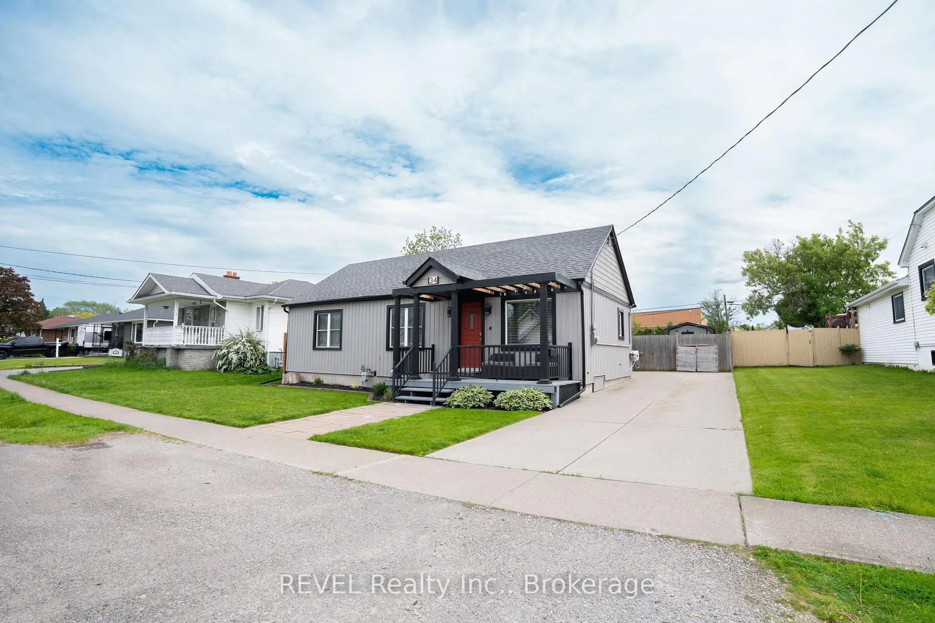 Photo 4 of 34 Bloomfield Avenue, St. Catharines, Secord Woods — HOMEH
