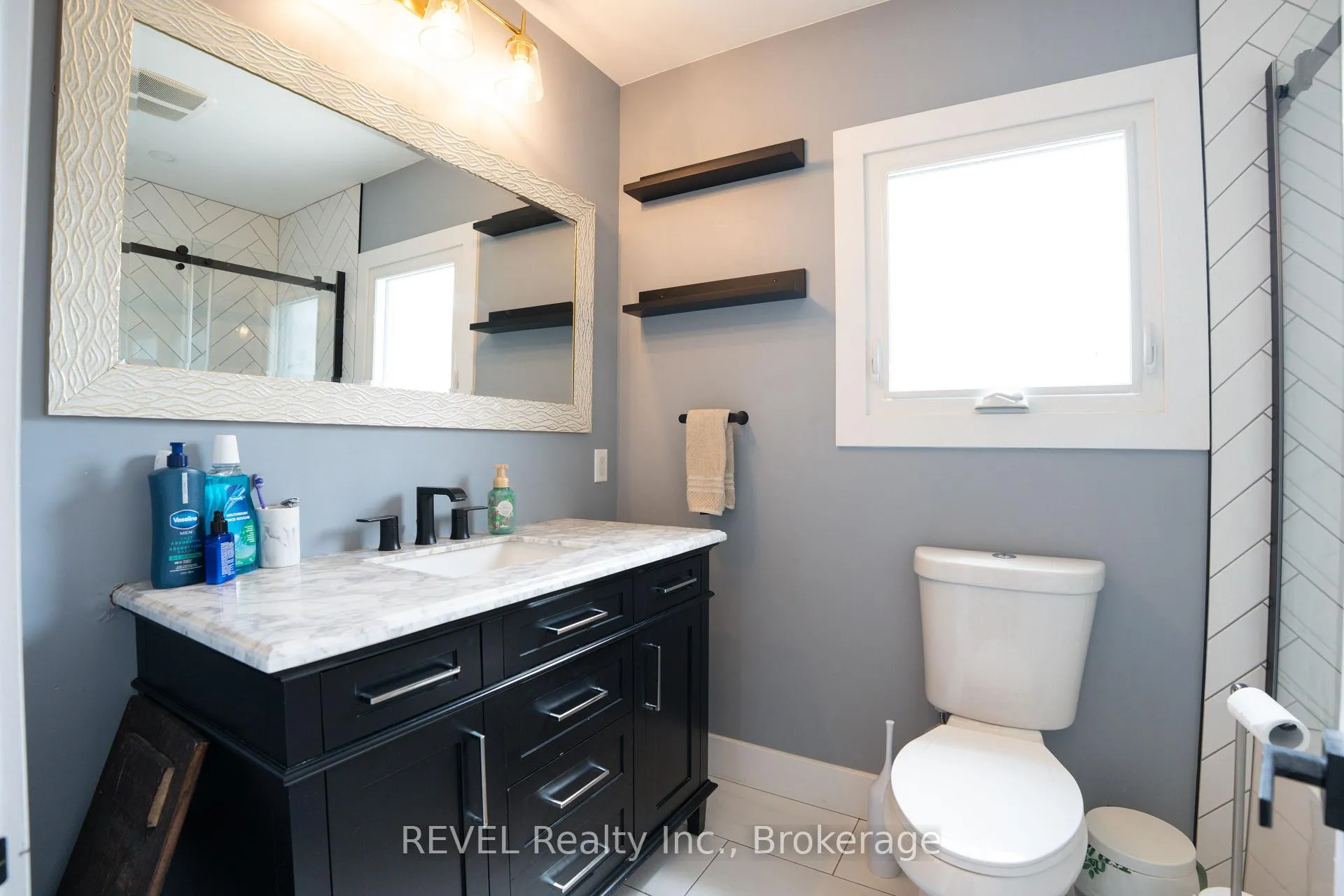 Photo 24 of 34 Bloomfield Avenue, St. Catharines, Secord Woods — HOMEH