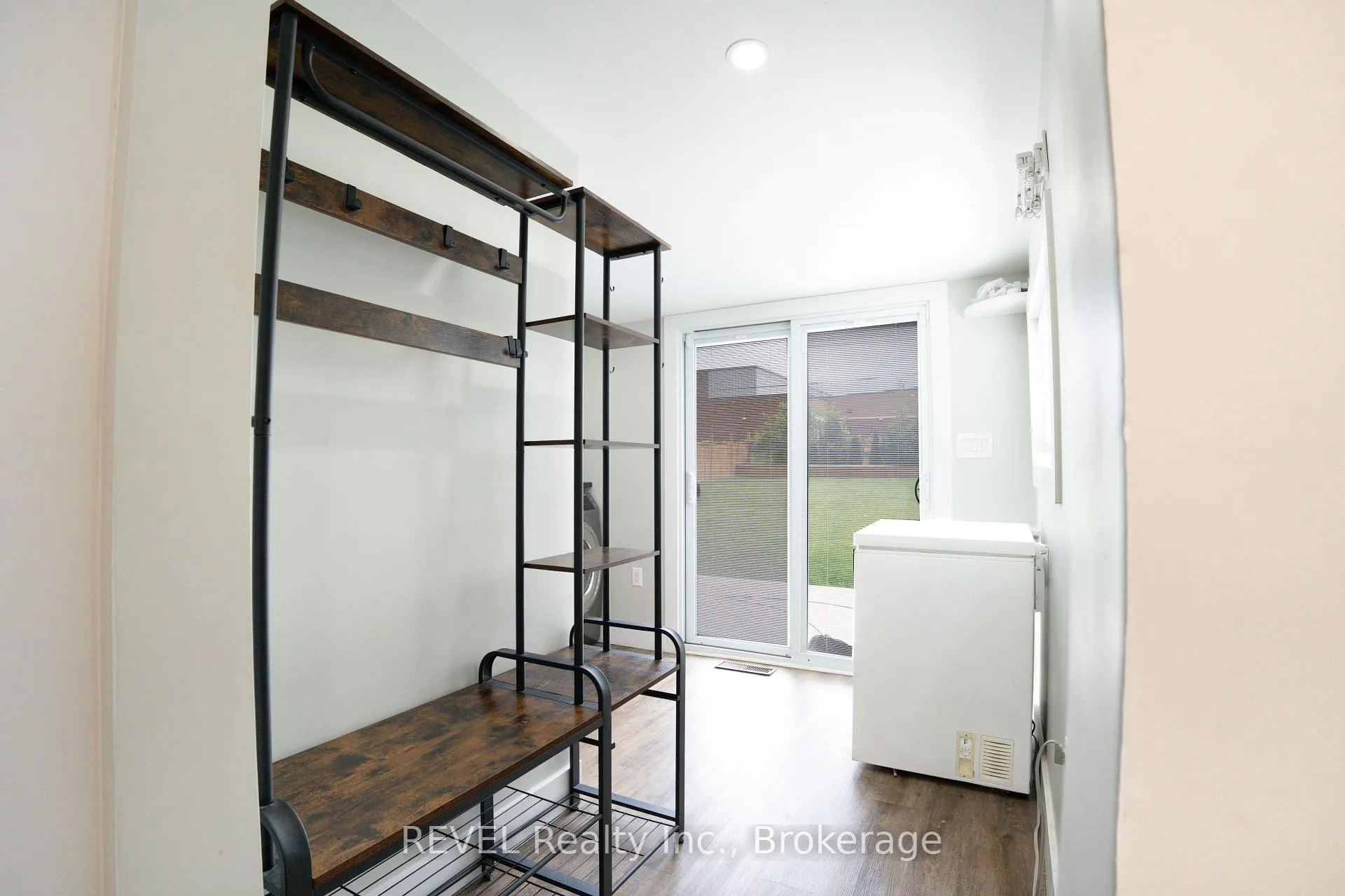 Photo 26 of 34 Bloomfield Avenue, St. Catharines, Secord Woods — HOMEH