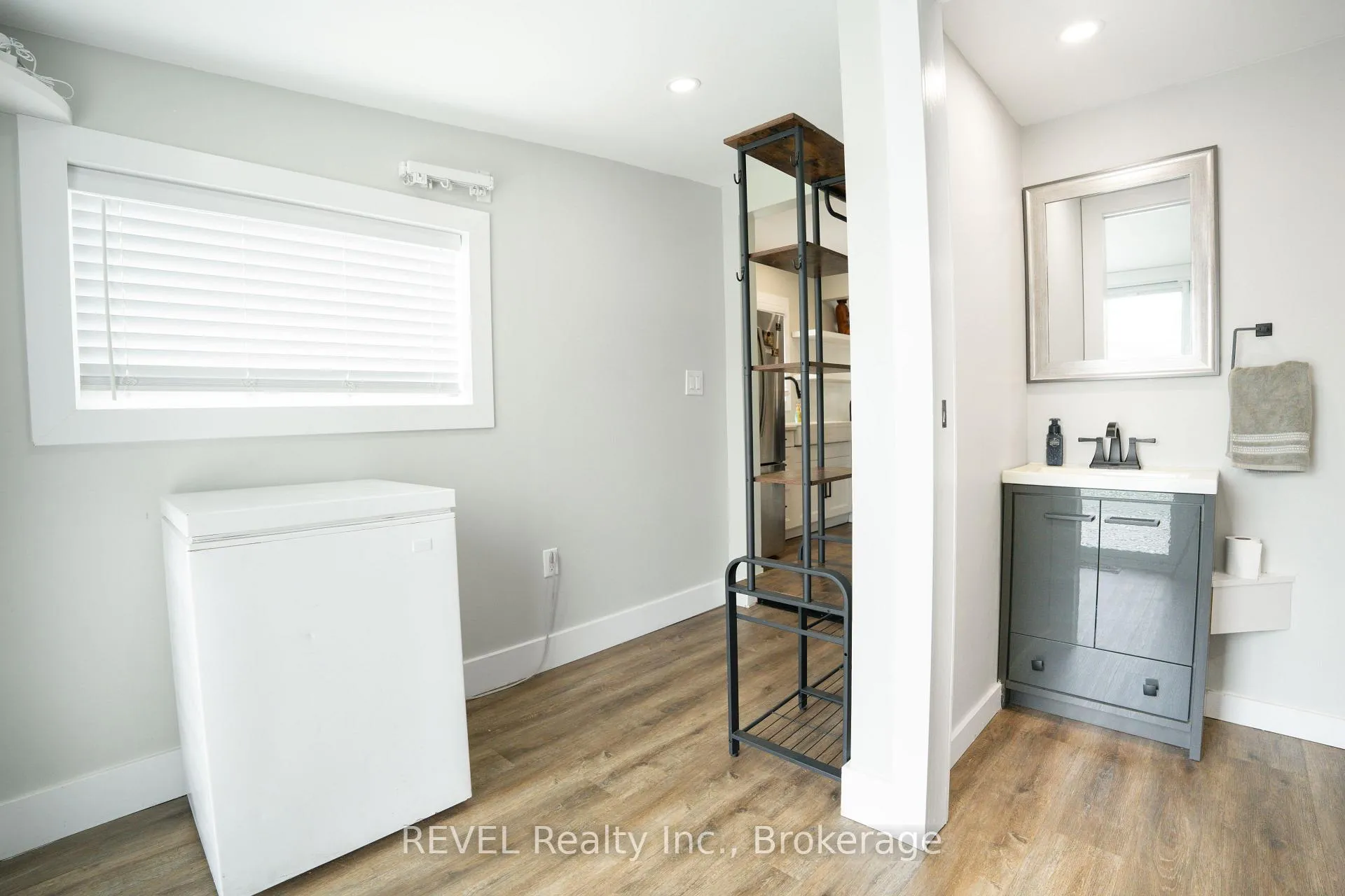 Photo 27 of 34 Bloomfield Avenue, St. Catharines, Secord Woods — HOMEH