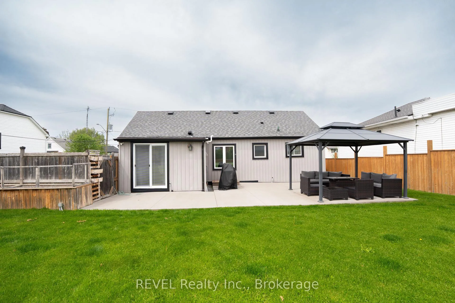Photo 31 of 34 Bloomfield Avenue, St. Catharines, Secord Woods — HOMEH