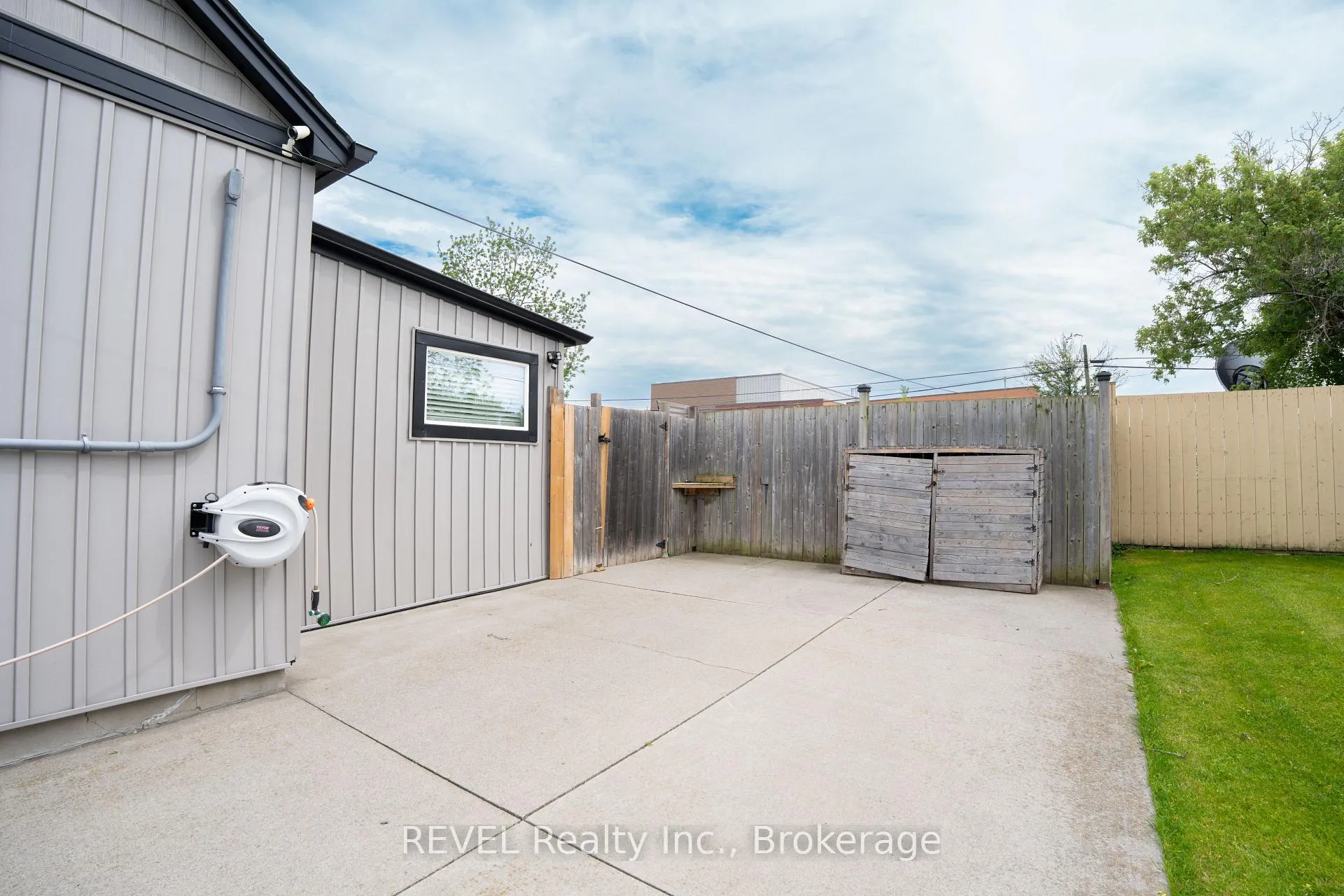 Photo 40 of 34 Bloomfield Avenue, St. Catharines, Secord Woods — HOMEH