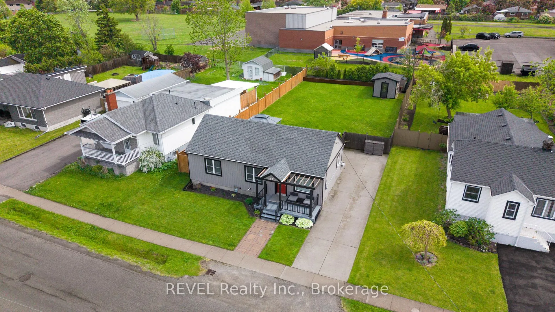 Photo 41 of 34 Bloomfield Avenue, St. Catharines, Secord Woods — HOMEH