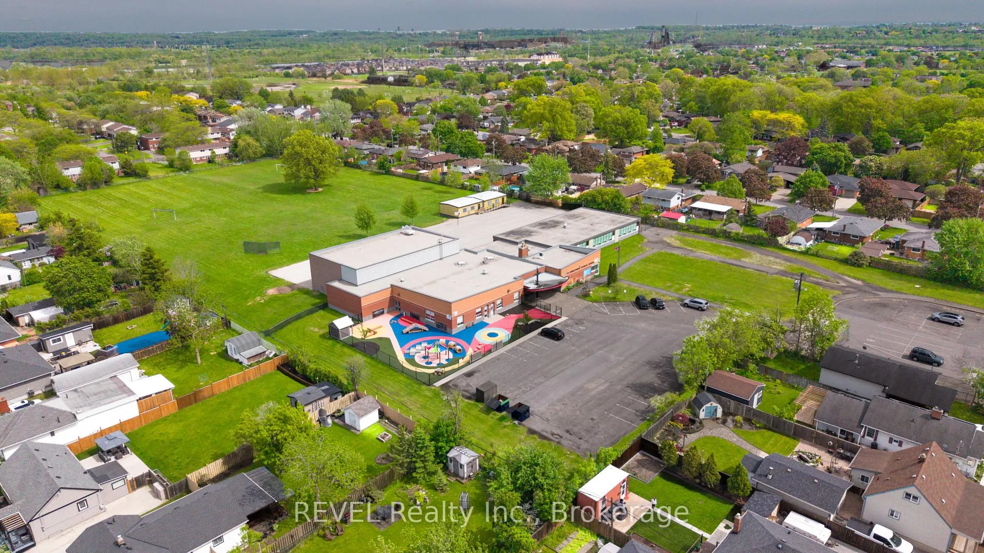 Photo 45 of 34 Bloomfield Avenue, St. Catharines, Secord Woods — HOMEH