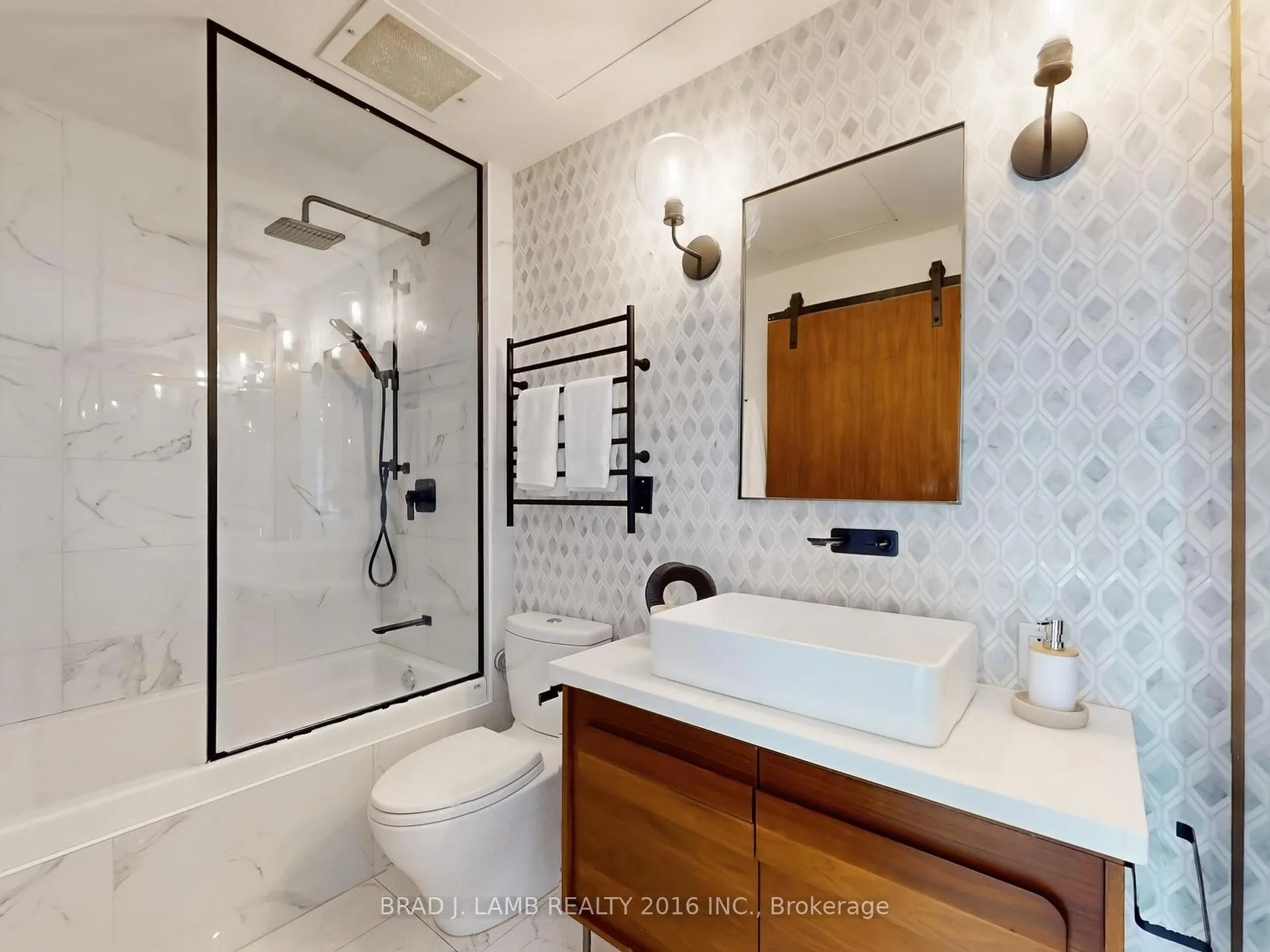 Photo 10 of Unit 305, 29 Camden Street, Toronto, Waterfront Communities — HOMEH