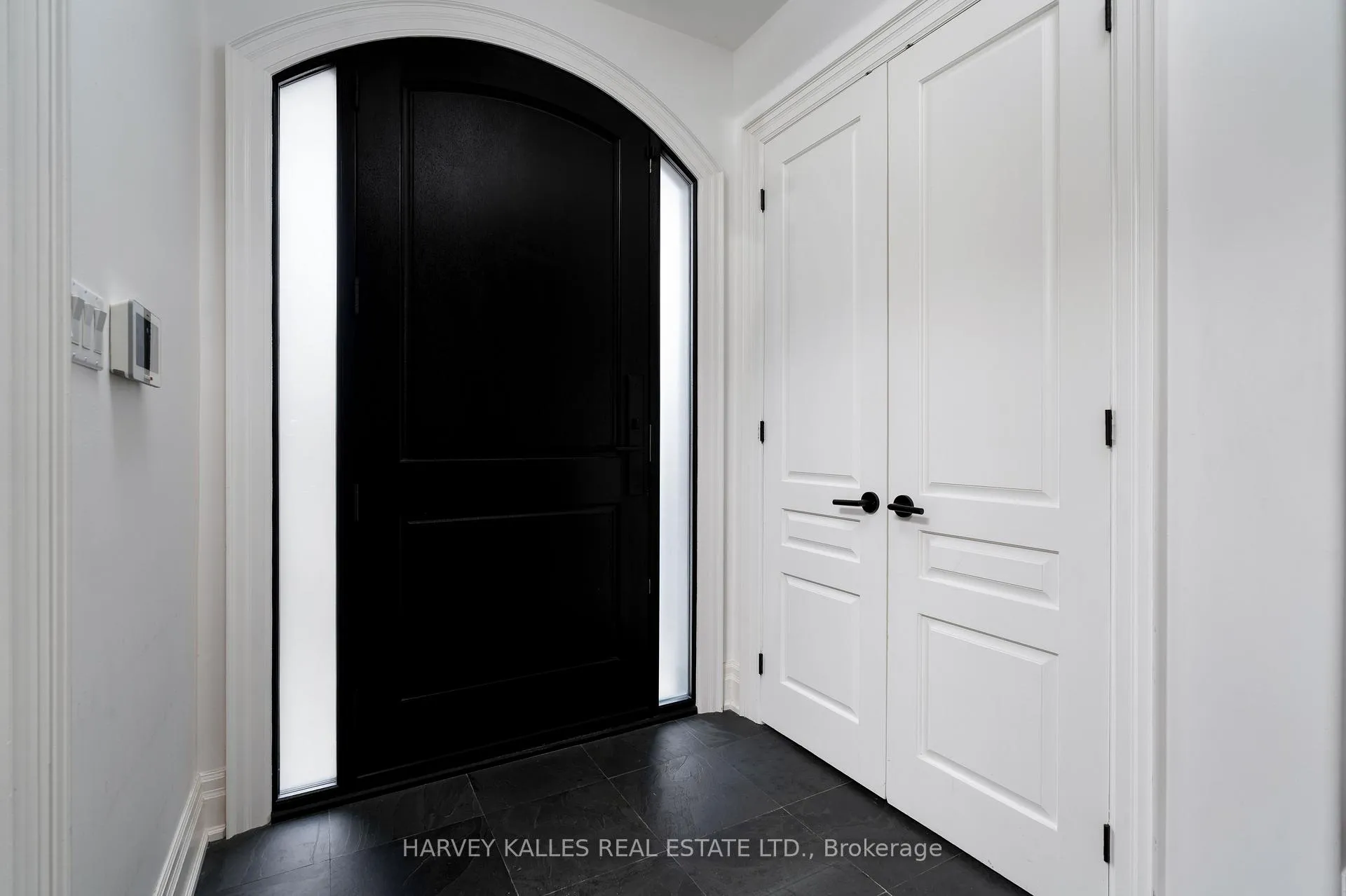 Photo 3 of 57 Burncrest Drive, Toronto, Bedford Park-Nortown — HOMEH