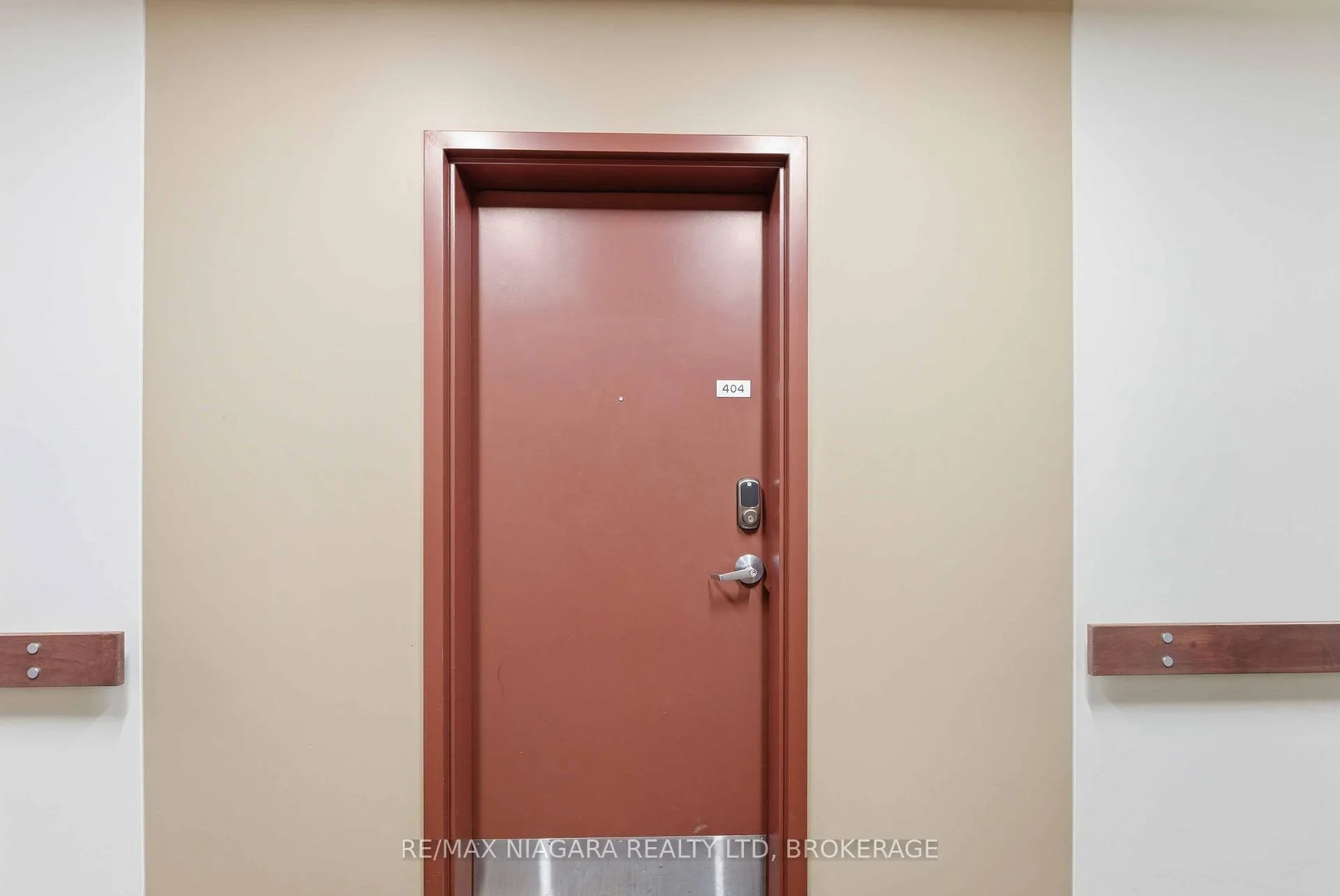 Photo 4 of Unit 404, 26 Wellington Street, St. Catharines, Downtown — HOMEH