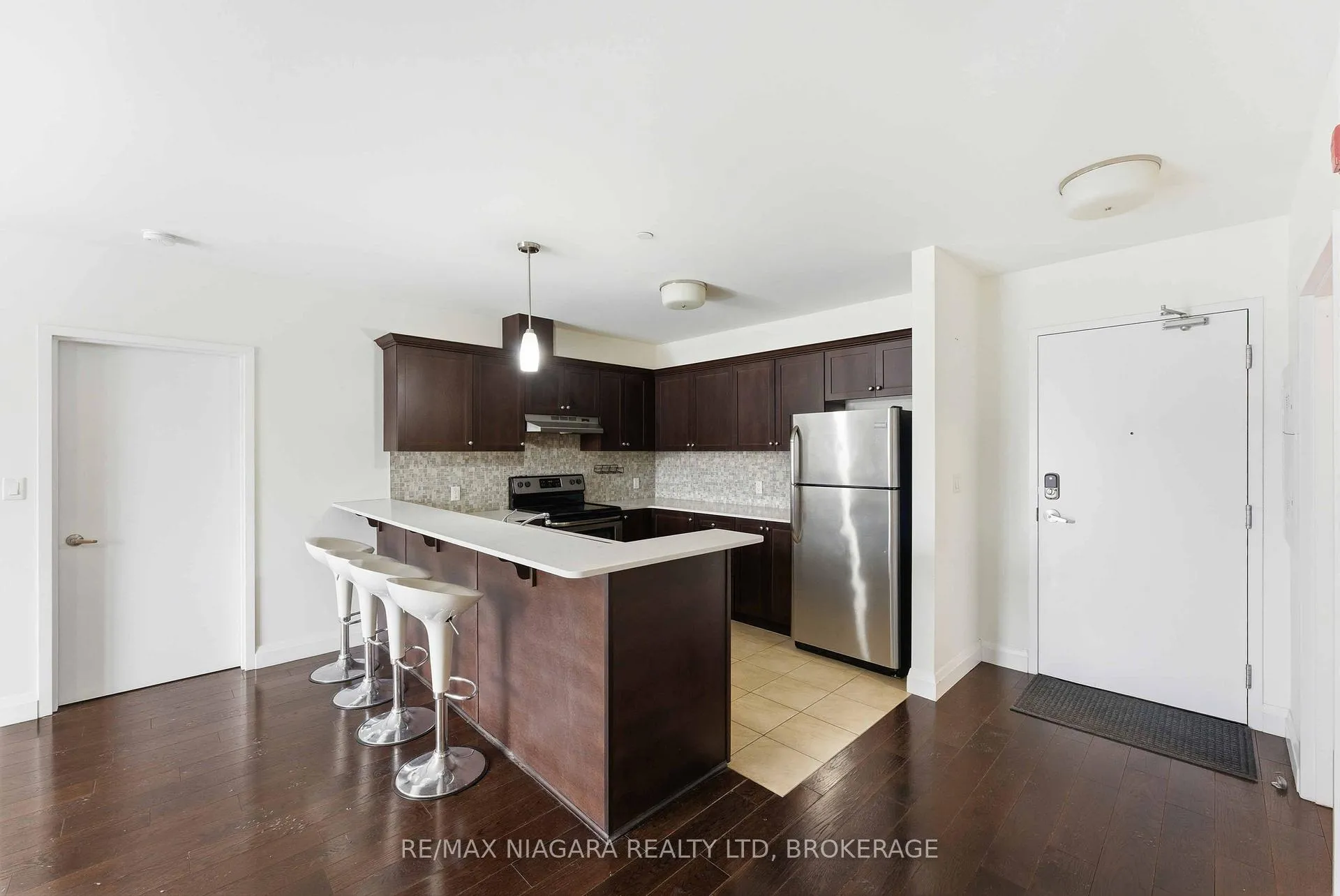 Photo 6 of Unit 404, 26 Wellington Street, St. Catharines, Downtown — HOMEH