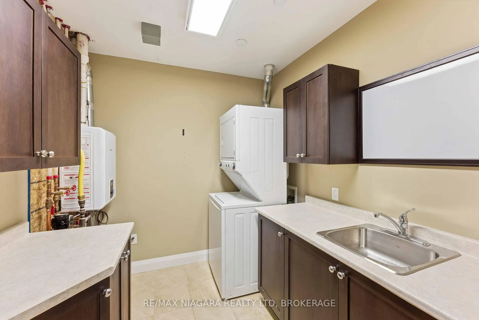 Photo 11 of Unit 404, 26 Wellington Street, St. Catharines, Downtown — HOMEH