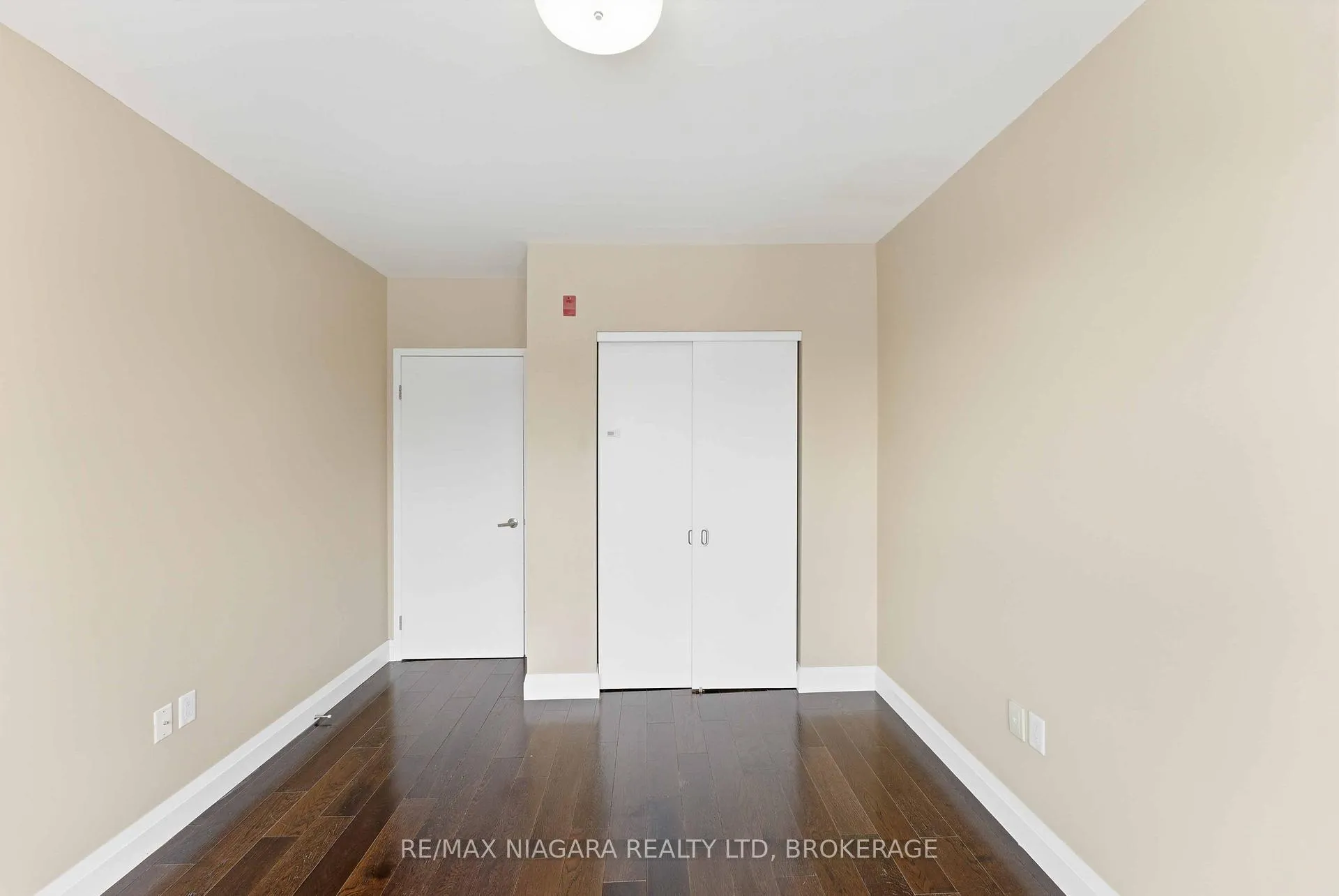 Photo 13 of Unit 404, 26 Wellington Street, St. Catharines, Downtown — HOMEH