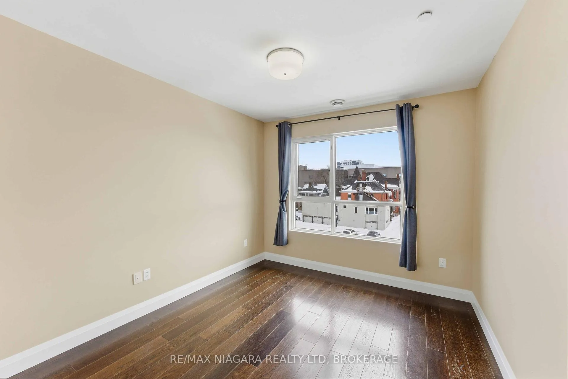 Photo 15 of Unit 404, 26 Wellington Street, St. Catharines, Downtown — HOMEH
