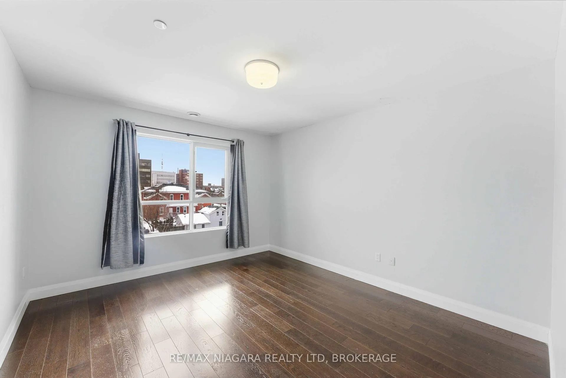 Photo 17 of Unit 404, 26 Wellington Street, St. Catharines, Downtown — HOMEH
