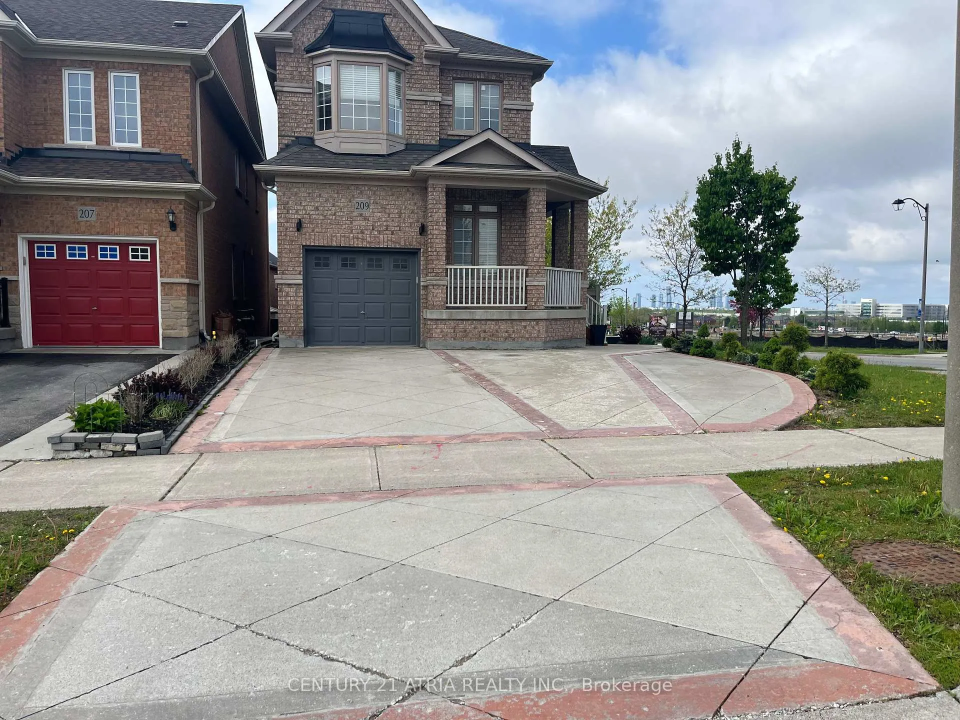 Photo 1 of 209 District Avenue, Vaughan, Patterson — HOMEH