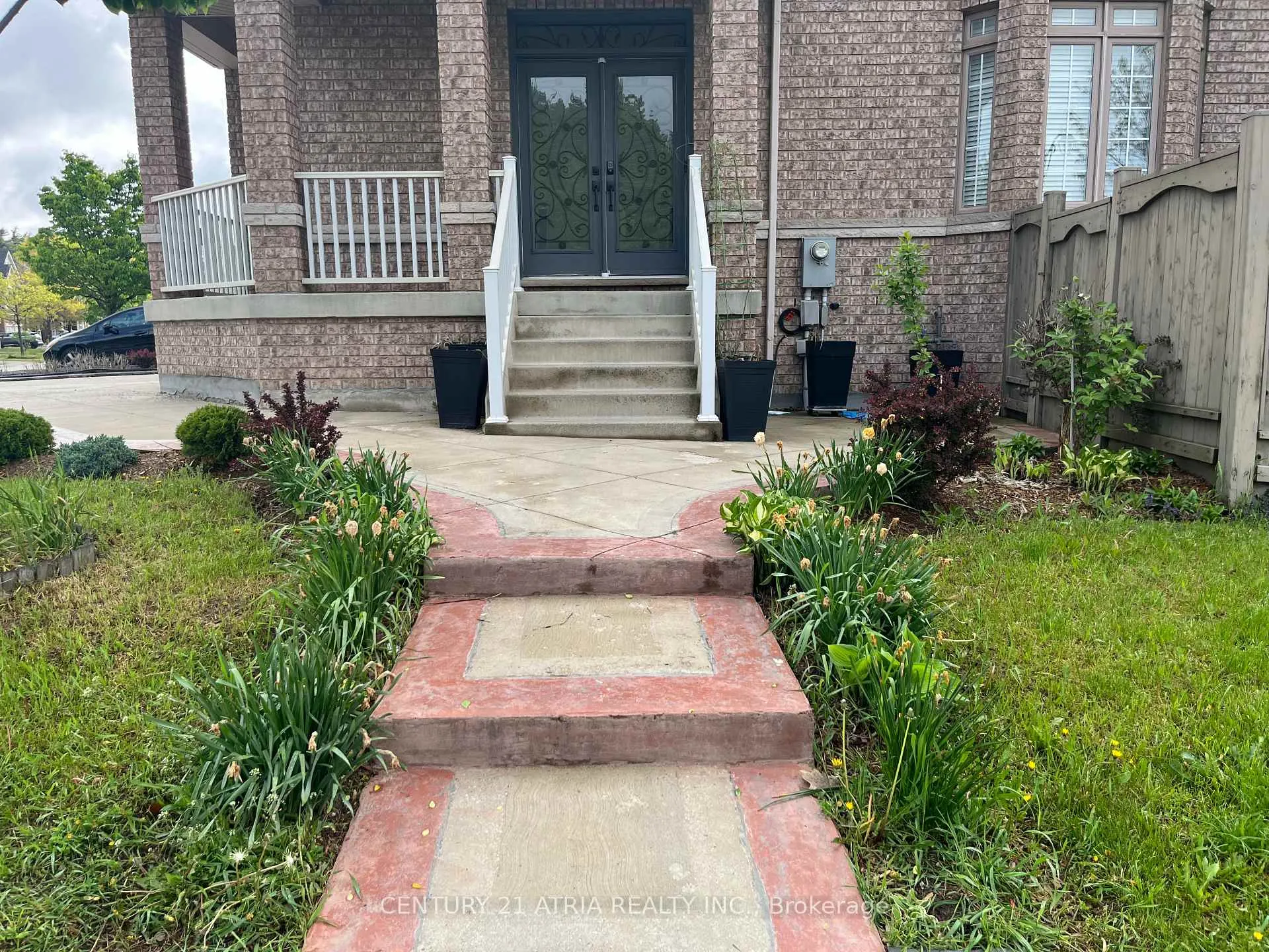 Photo 2 of 209 District Avenue, Vaughan, Patterson — HOMEH