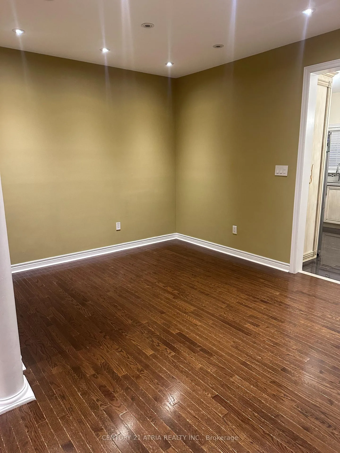 Photo 6 of 209 District Avenue, Vaughan, Patterson — HOMEH
