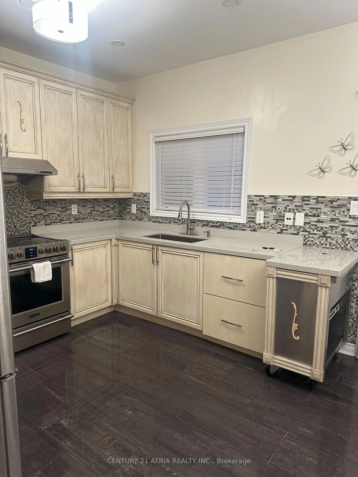 Photo 7 of 209 District Avenue, Vaughan, Patterson — HOMEH