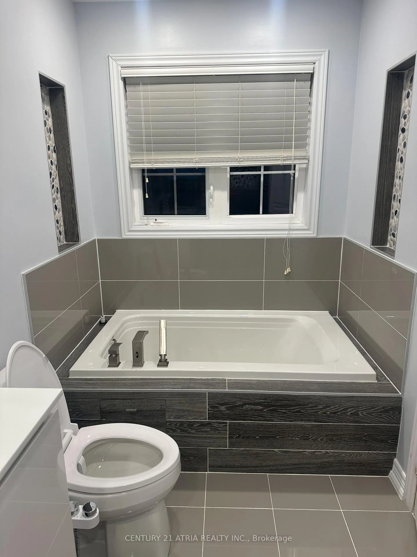 Photo 9 of 209 District Avenue, Vaughan, Patterson — HOMEH