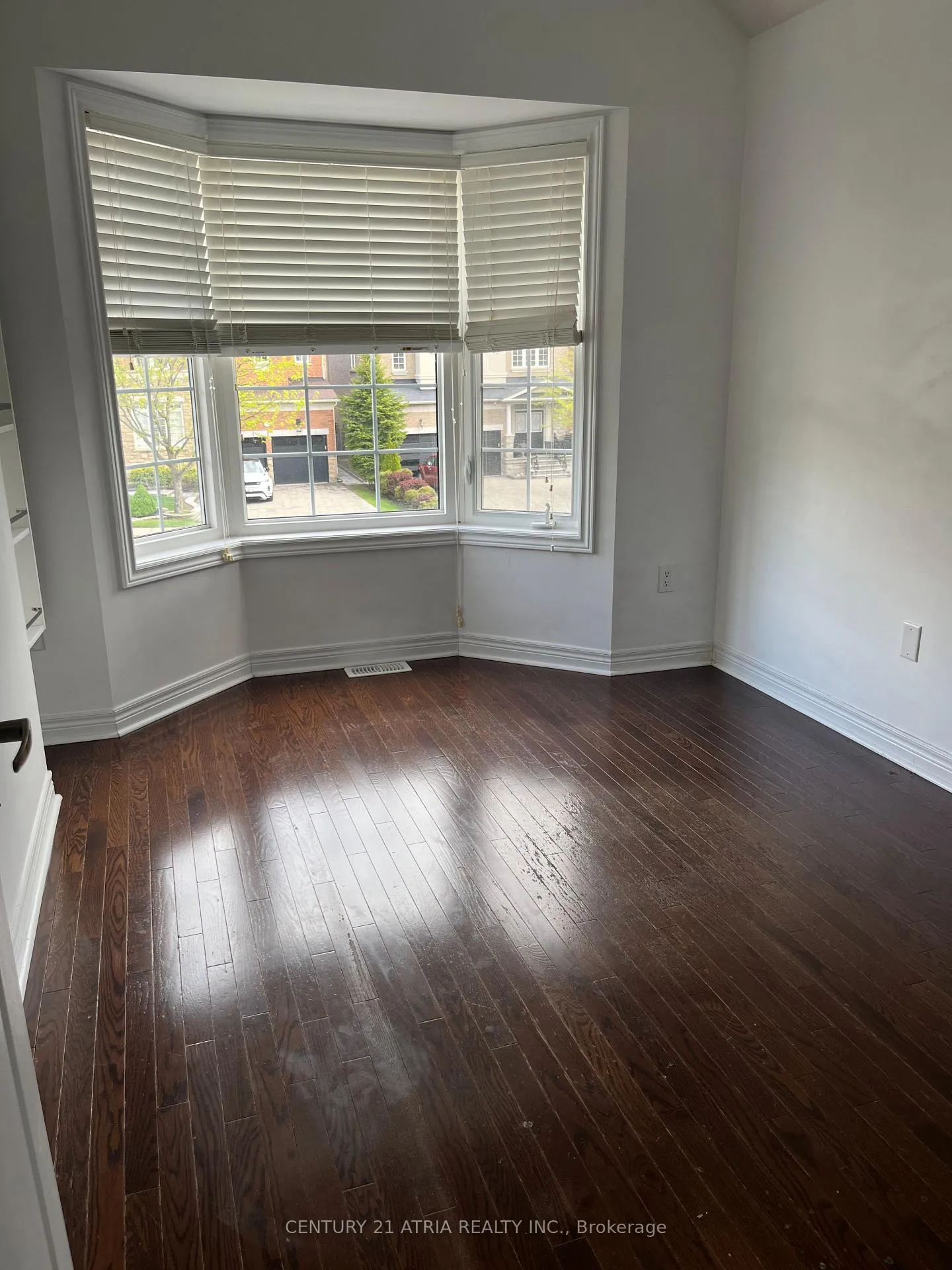 Photo 16 of 209 District Avenue, Vaughan, Patterson — HOMEH