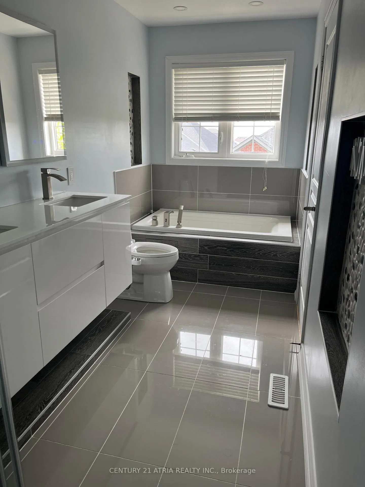 Photo 21 of 209 District Avenue, Vaughan, Patterson — HOMEH