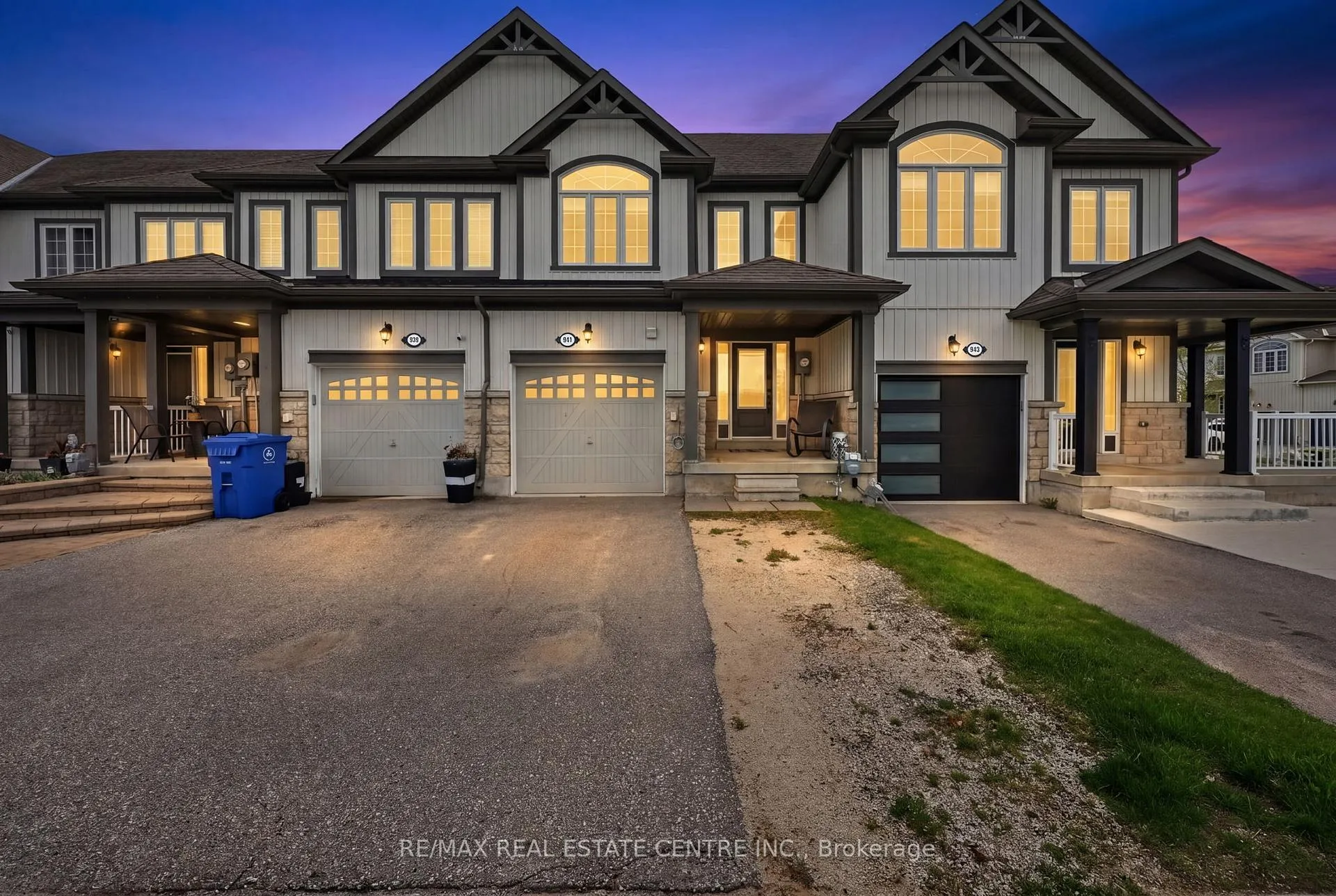 Front of 941 Cook Crescent