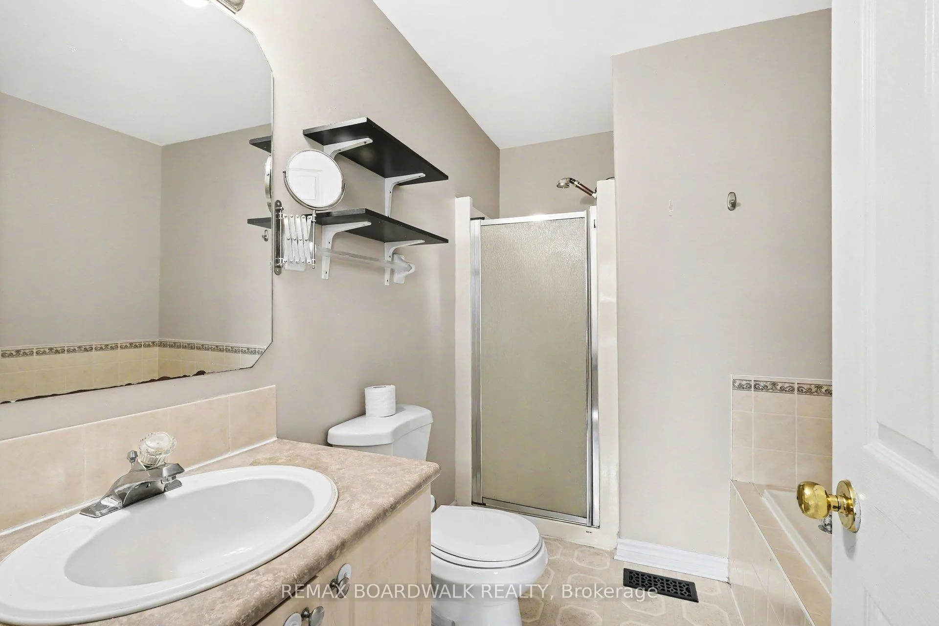 Photo 13 of 4091 Canyon Walk Drive, Ottawa, Riverside South/Gloucester Glen — HOMEH