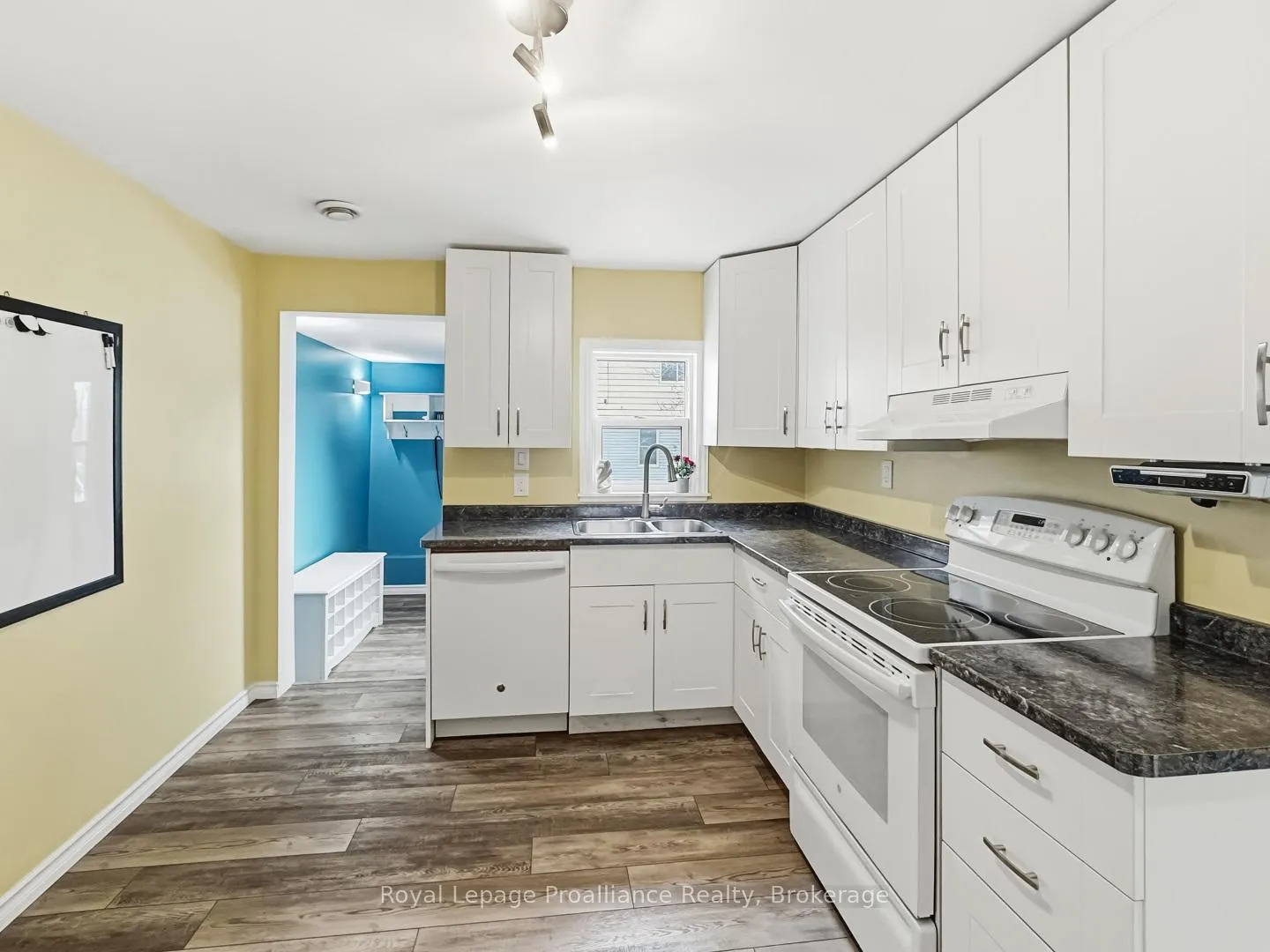 Photo 6 of 91 Lywood Street, Belleville, Thurlow Ward — HOMEH