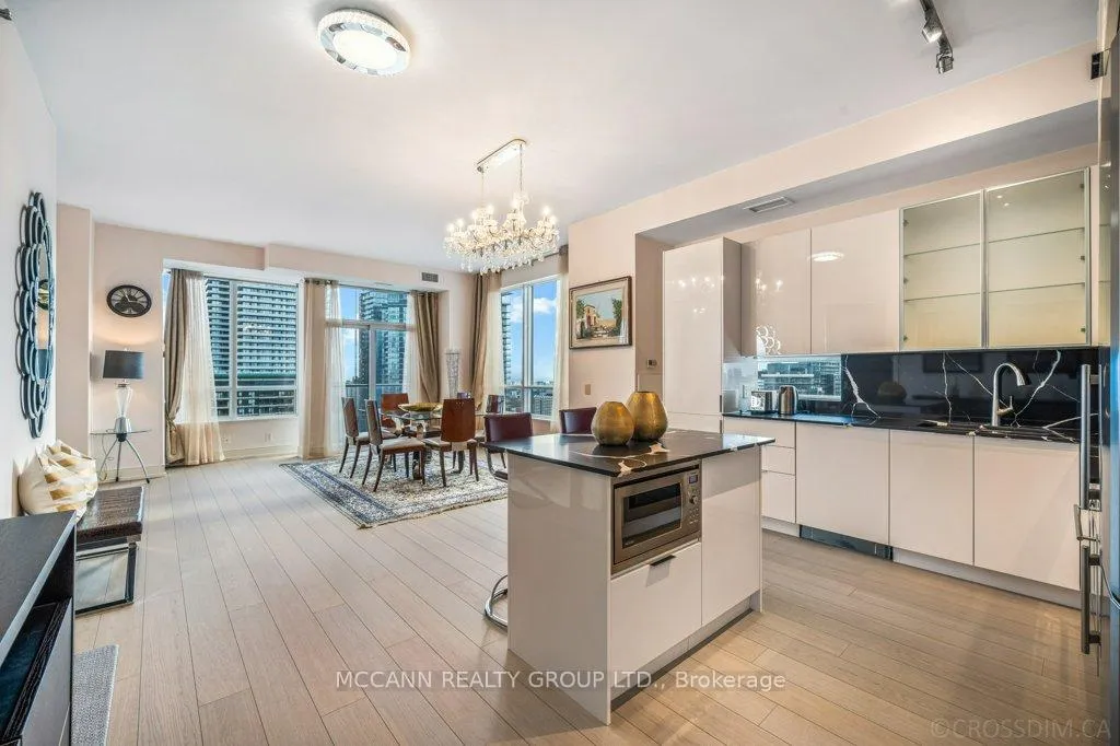 Photo 4 of Unit 3302, 21 Balmuto Street, Toronto, Bay Street Corridor — HOMEH