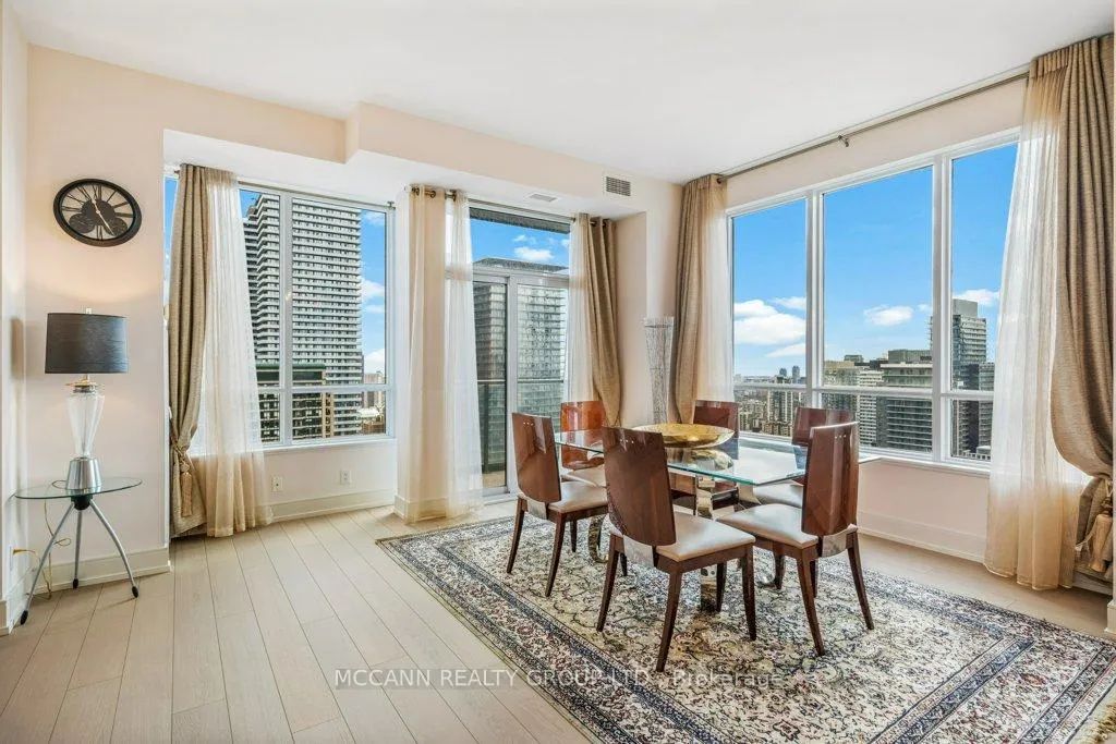 Photo 5 of Unit 3302, 21 Balmuto Street, Toronto, Bay Street Corridor — HOMEH